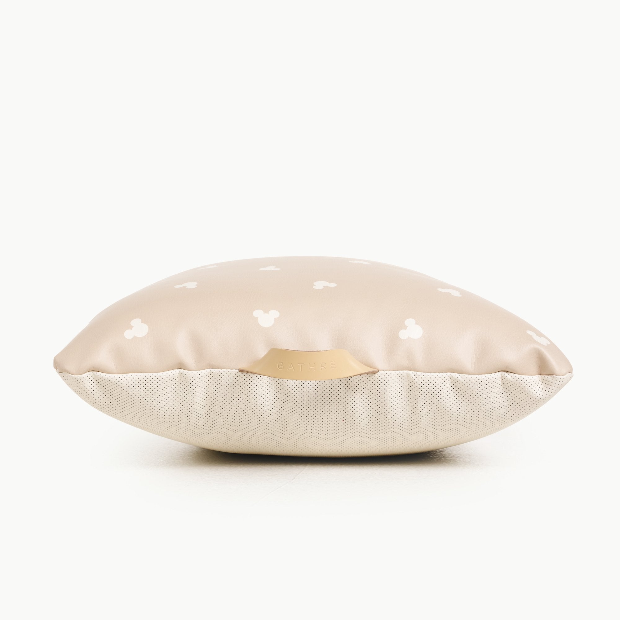 Mickey Mouse (on sale) / Square@handle on the mickey mouse square floor cushion