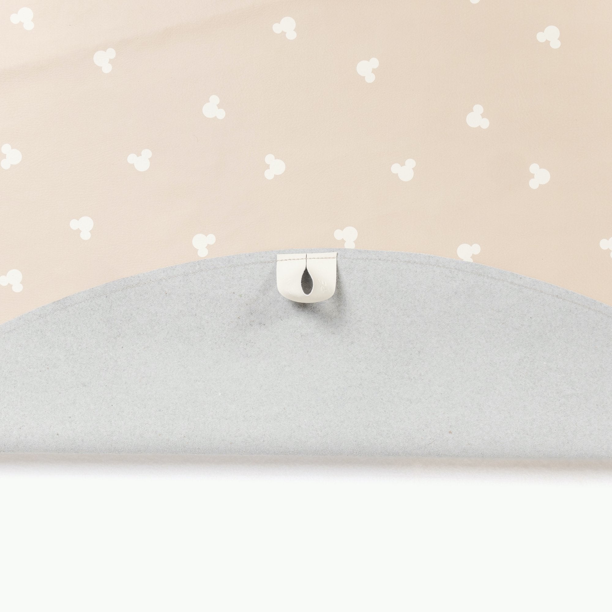 Mickey Mouse (on sale) / Circle@Hanging tab on a Mickey Mouse Circle Maxi Mat