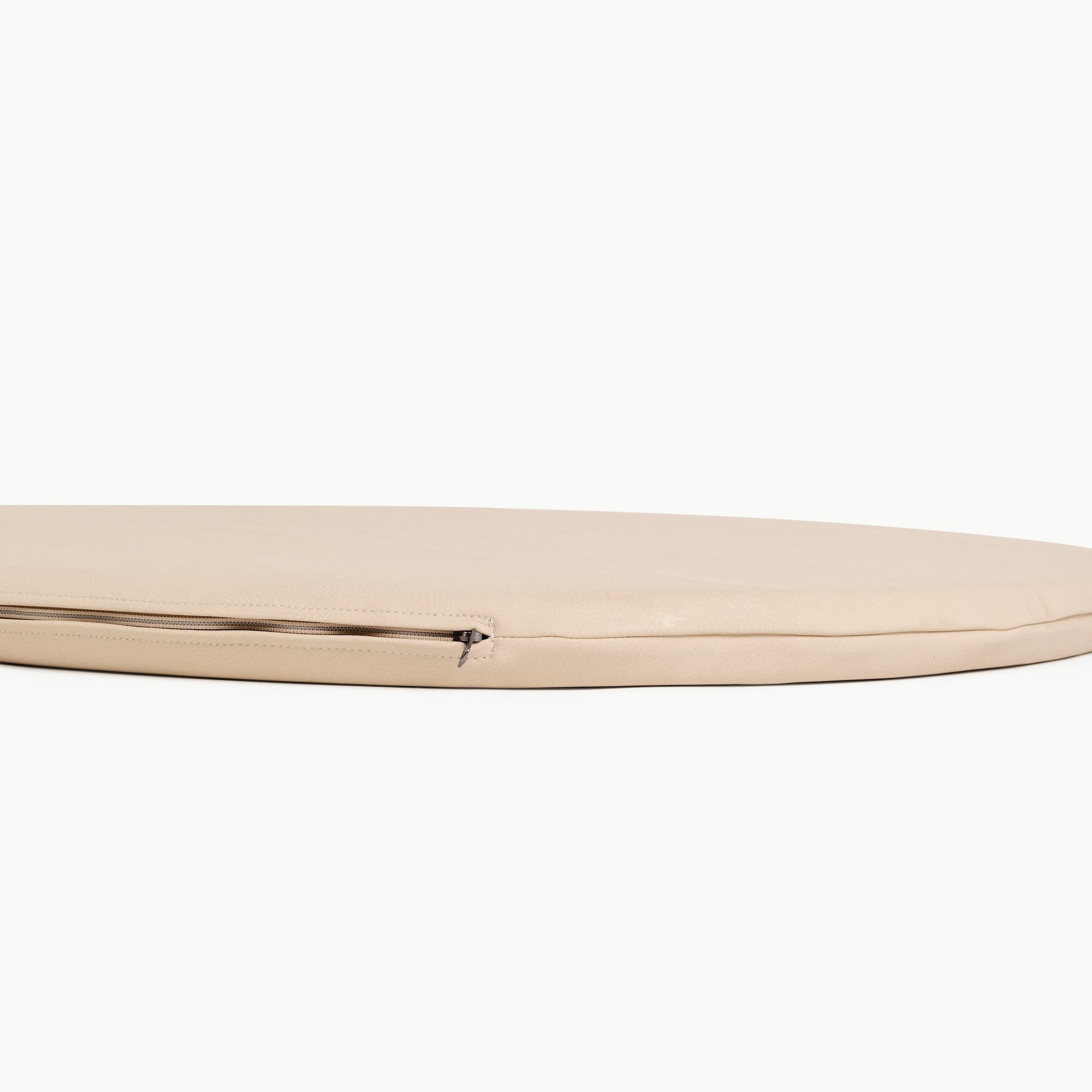 Millet / Circle@Zipper detail on the Millet Padded Mini Circle