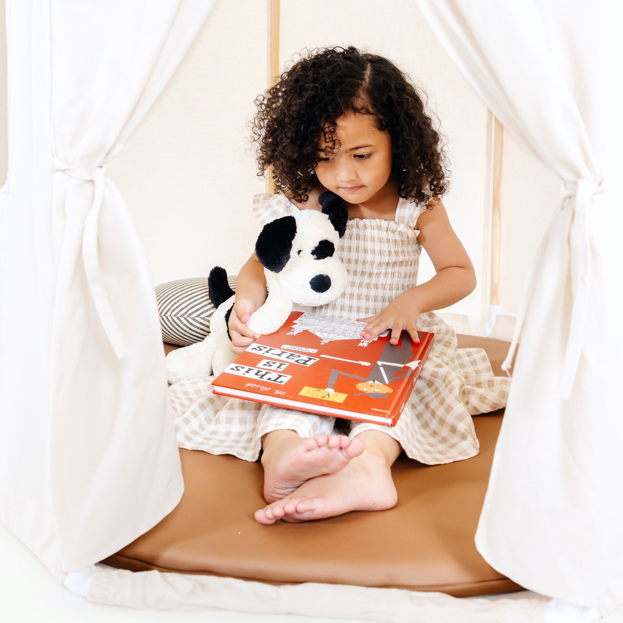 Ivory / Toddler Play Tent@kid playing in the ivory play tent