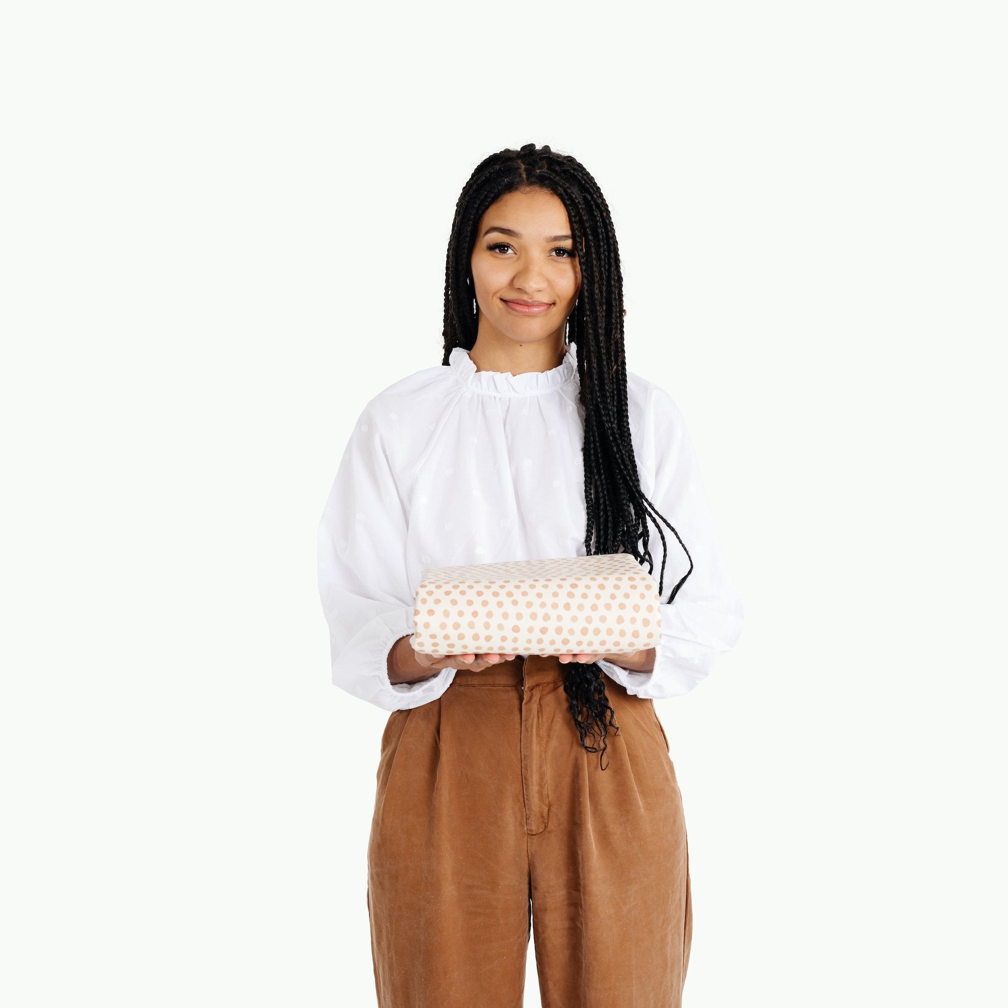 Pebble (on sale) / 6 Foot@woman holding folded pebble tablecloth