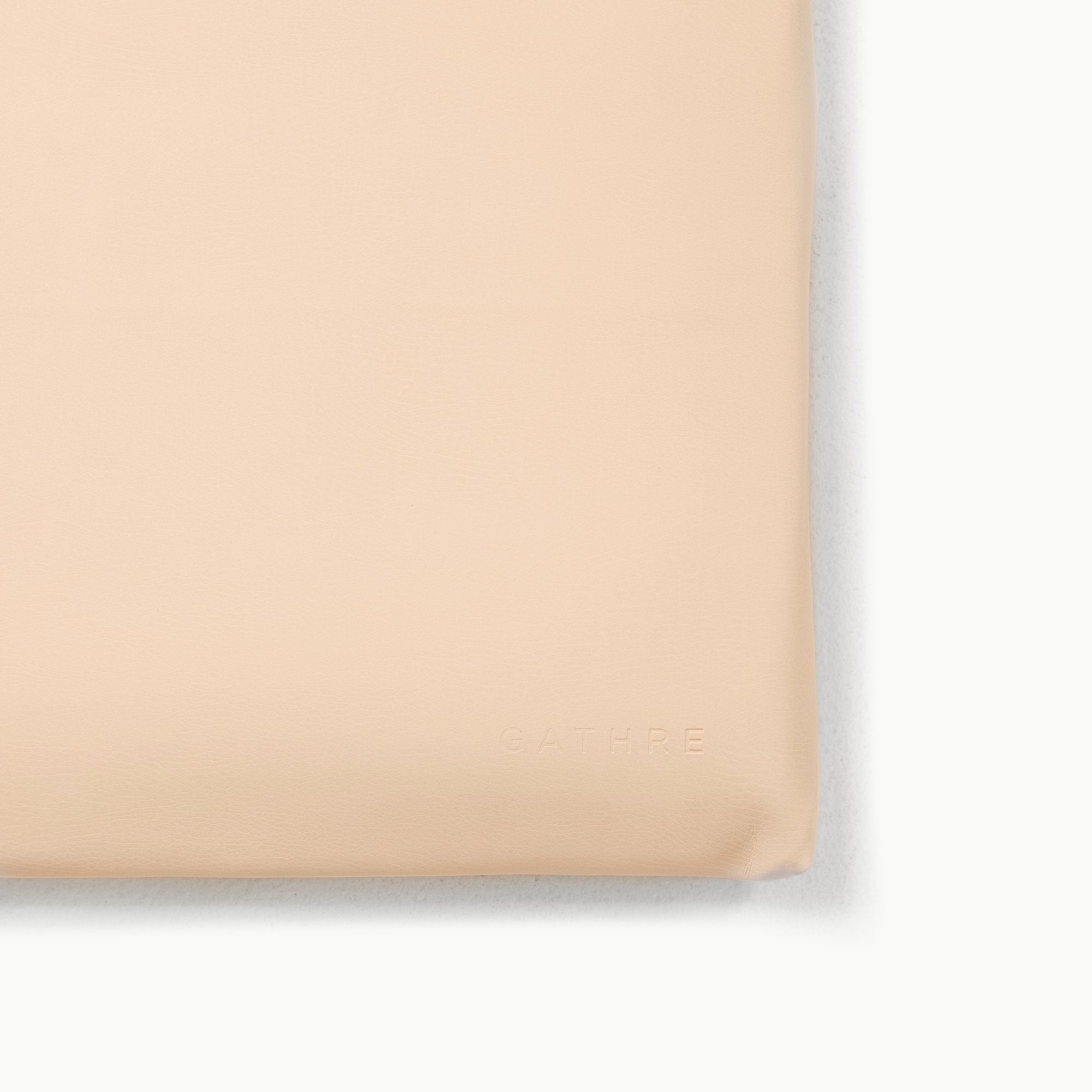 Petal (on sale)@hanging tab on the petal padded micro+