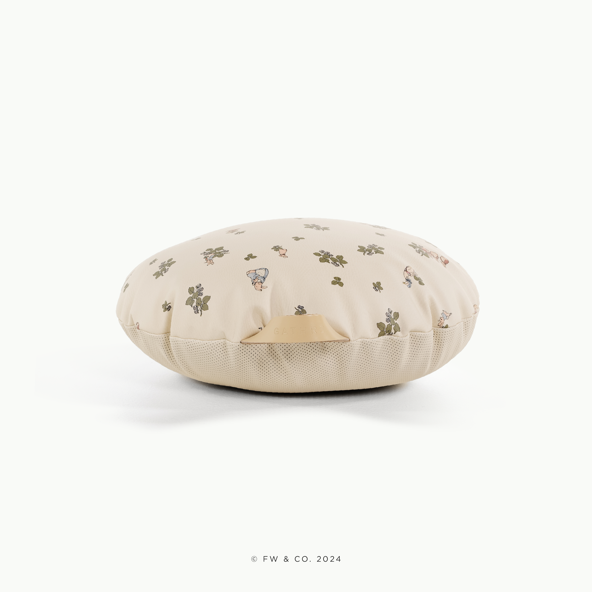 Peter Rabbit™ / Circle@handle detail of mini cushion