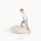 Peter Rabbit™ (on sale) / Circle@little boy playing on circle pouf