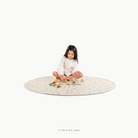 Peter Rabbit™ (on sale) / Circle@little girl playing on midi circle
