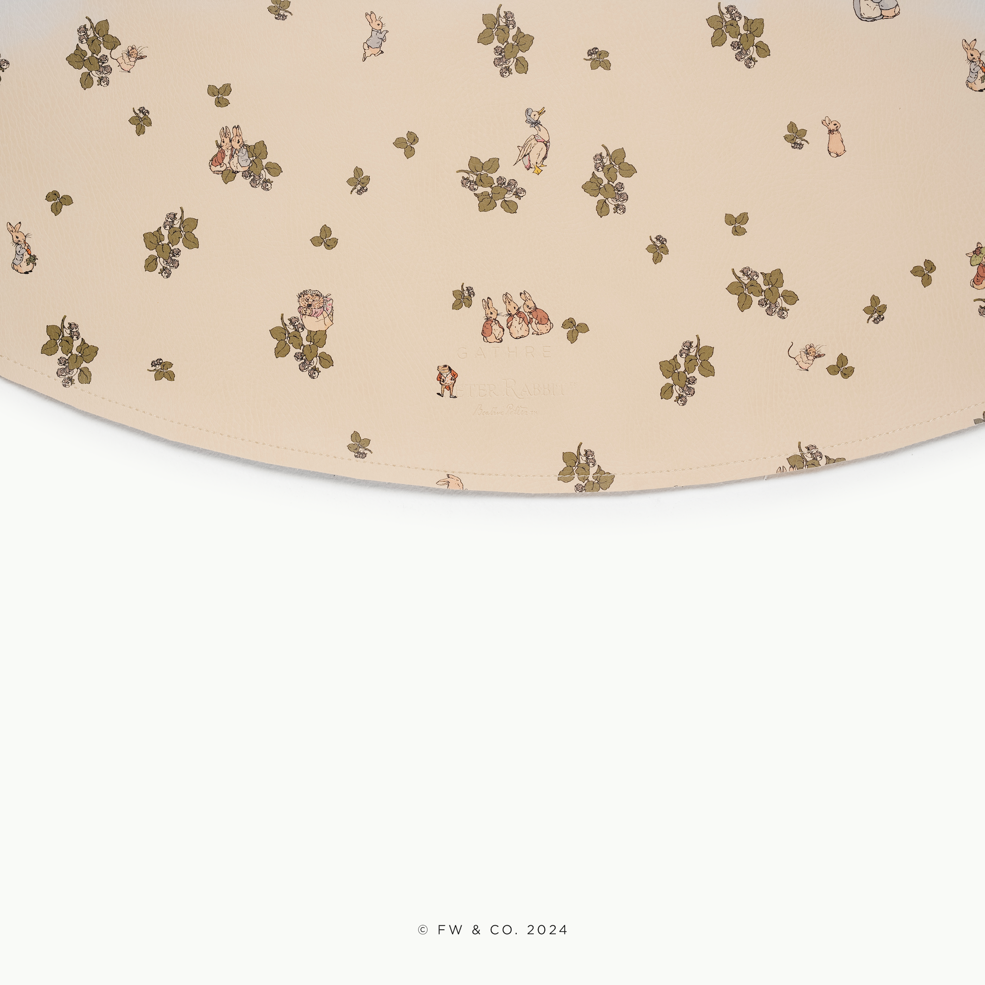 Peter Rabbit™ (on sale) / Circle@deboss detail of Peter Rabbit™ midi circle mat