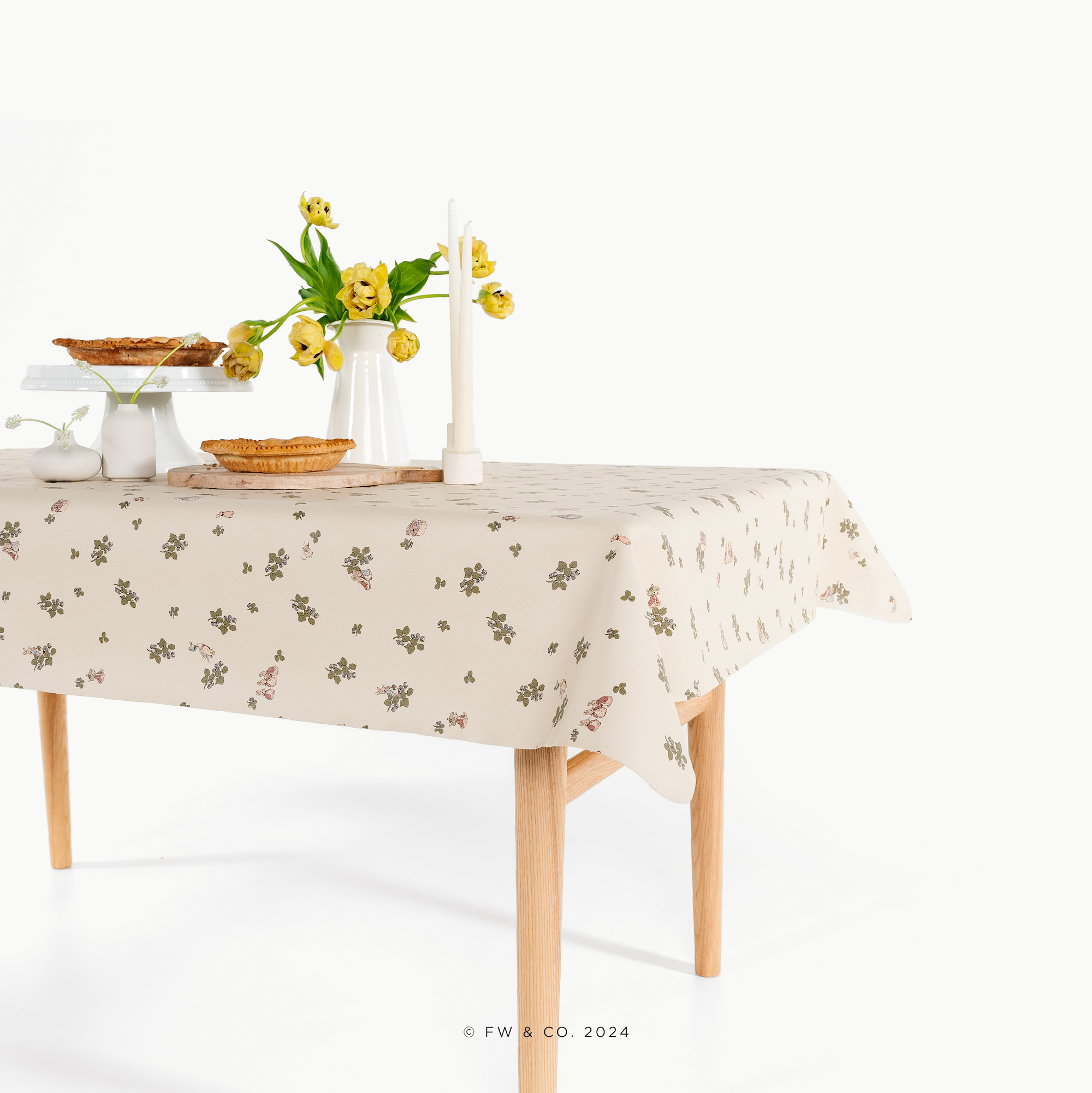 Peter Rabbit™@corner detail image of Peter Rabbit™ tablecloth