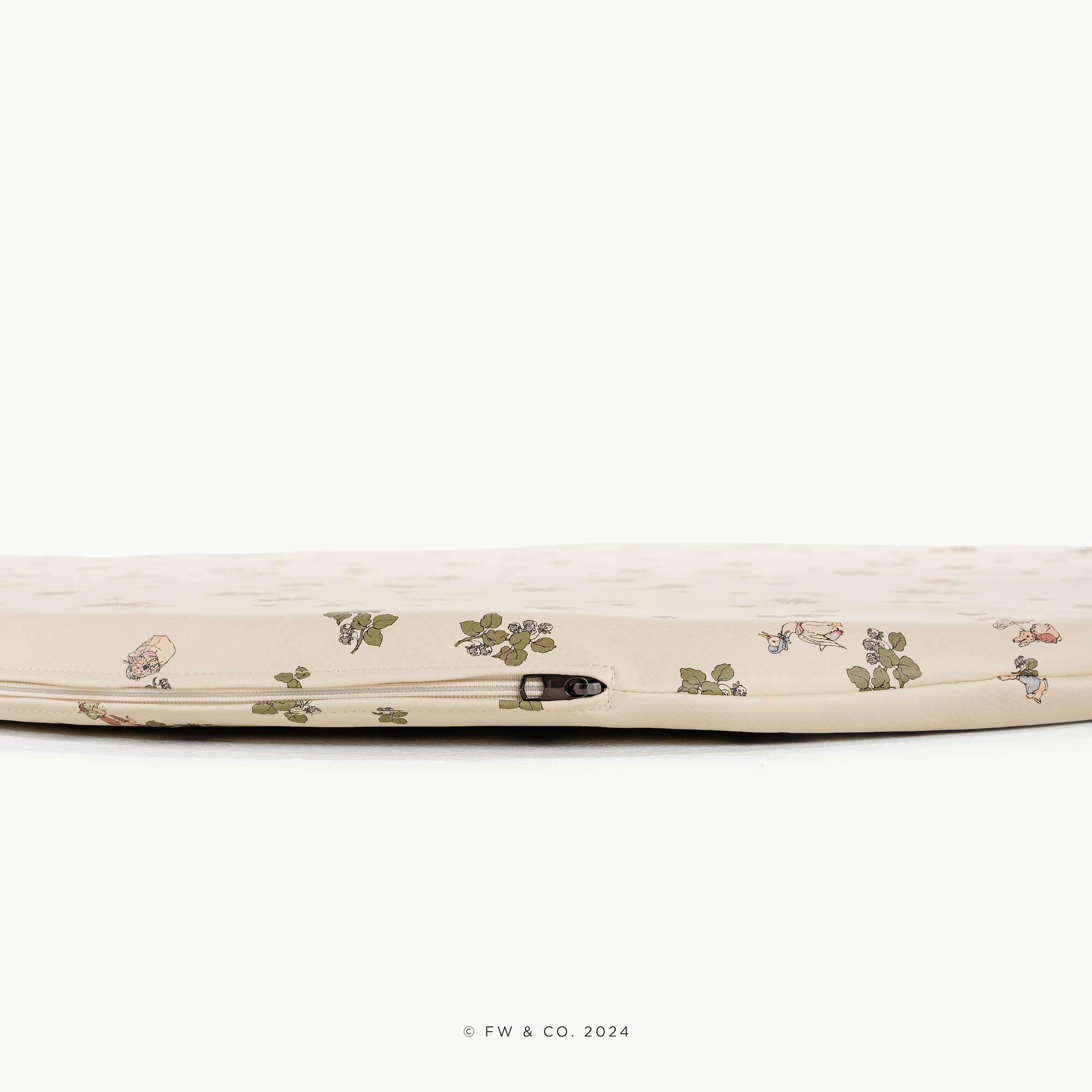 Peter Rabbit™ (on sale)@zipper image detail shot