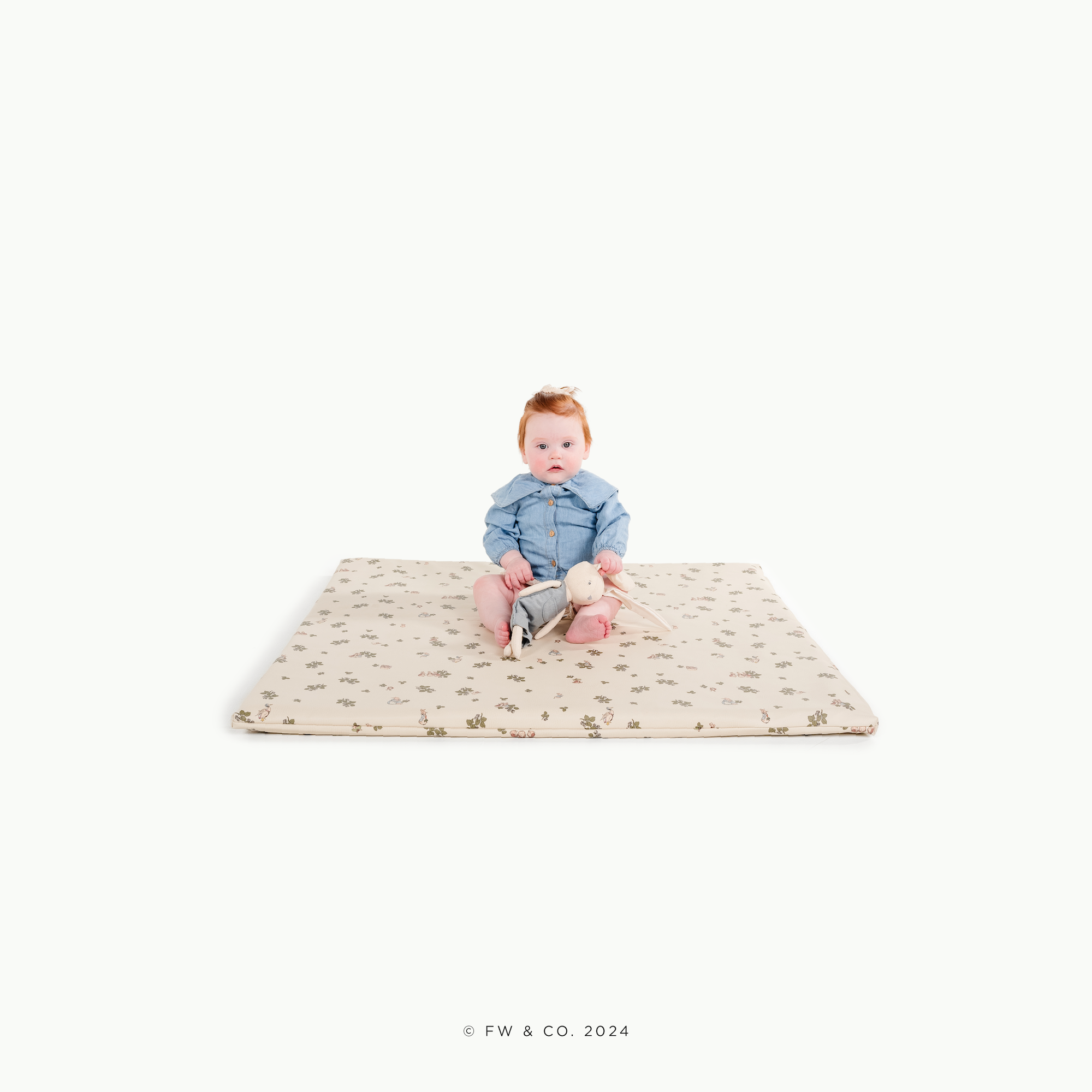 Peter Rabbit™ (on sale) / Square@baby sitting on padded mini