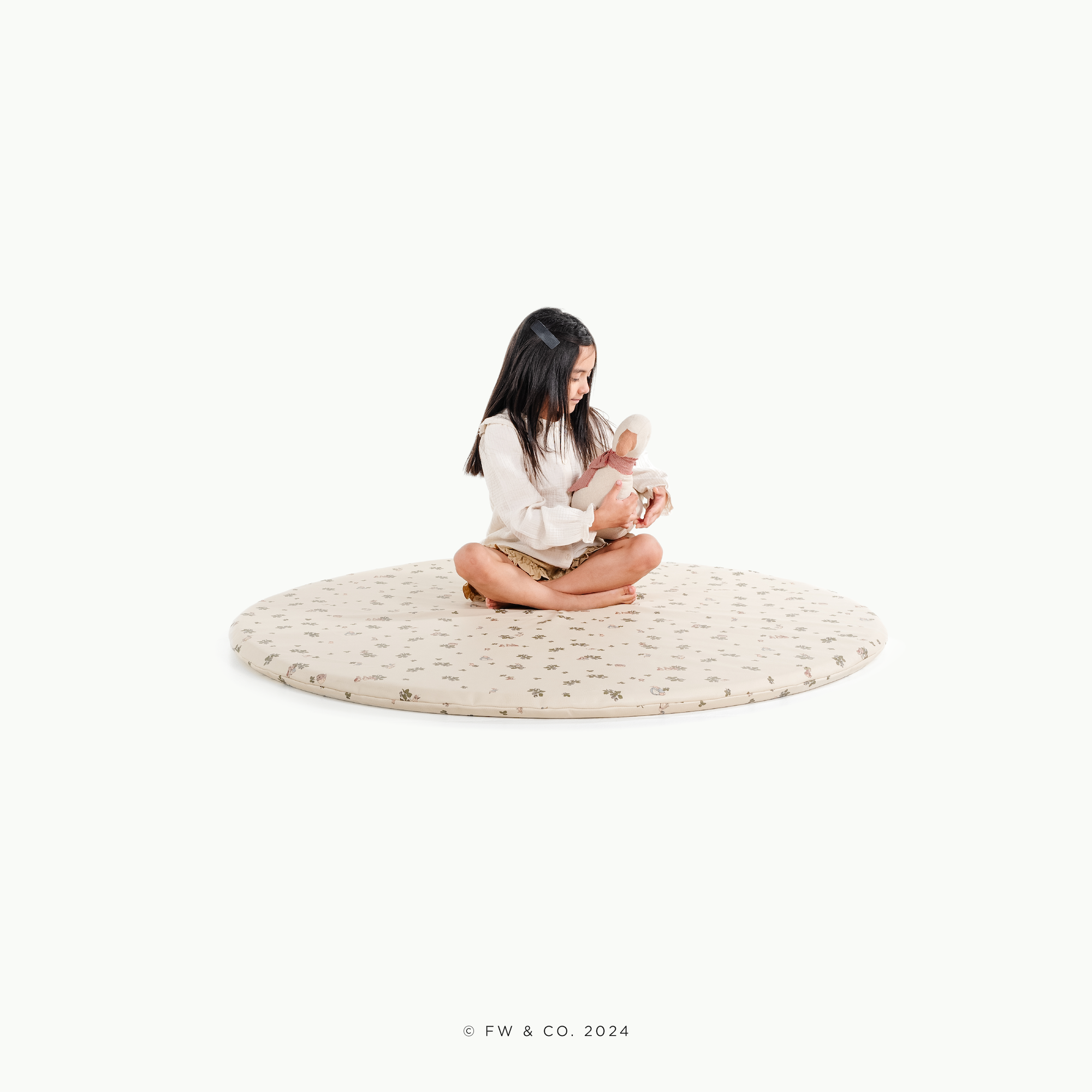 Peter Rabbit™ (on sale)@little girl on a padded midi circle