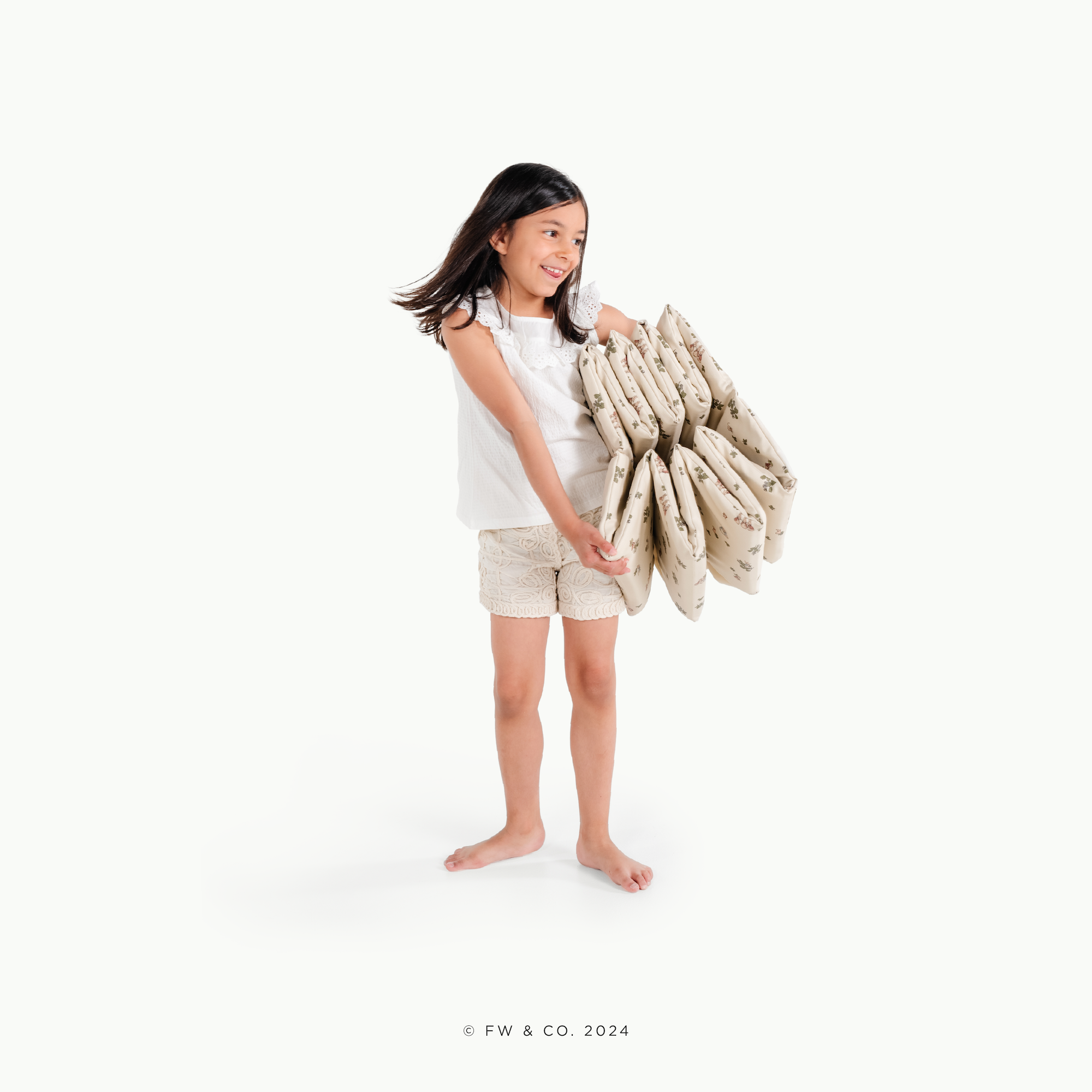 Peter Rabbit™ (on sale)@little girl holding folded ball pit