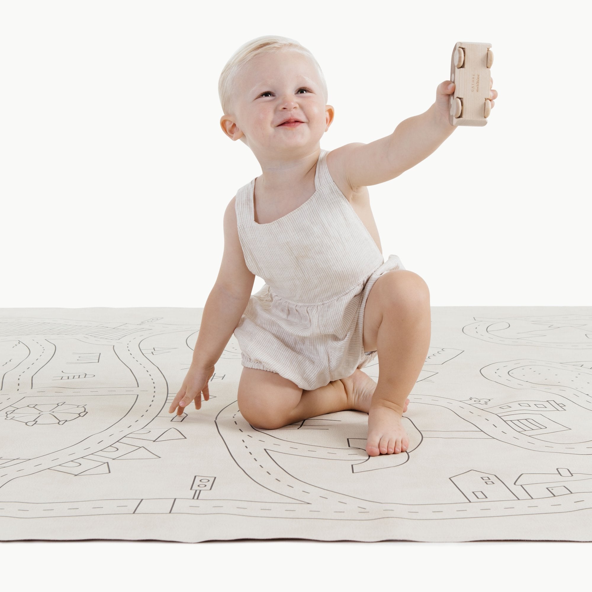 Pier (on sale)@Kid playing on the Pier Midi+ Mat