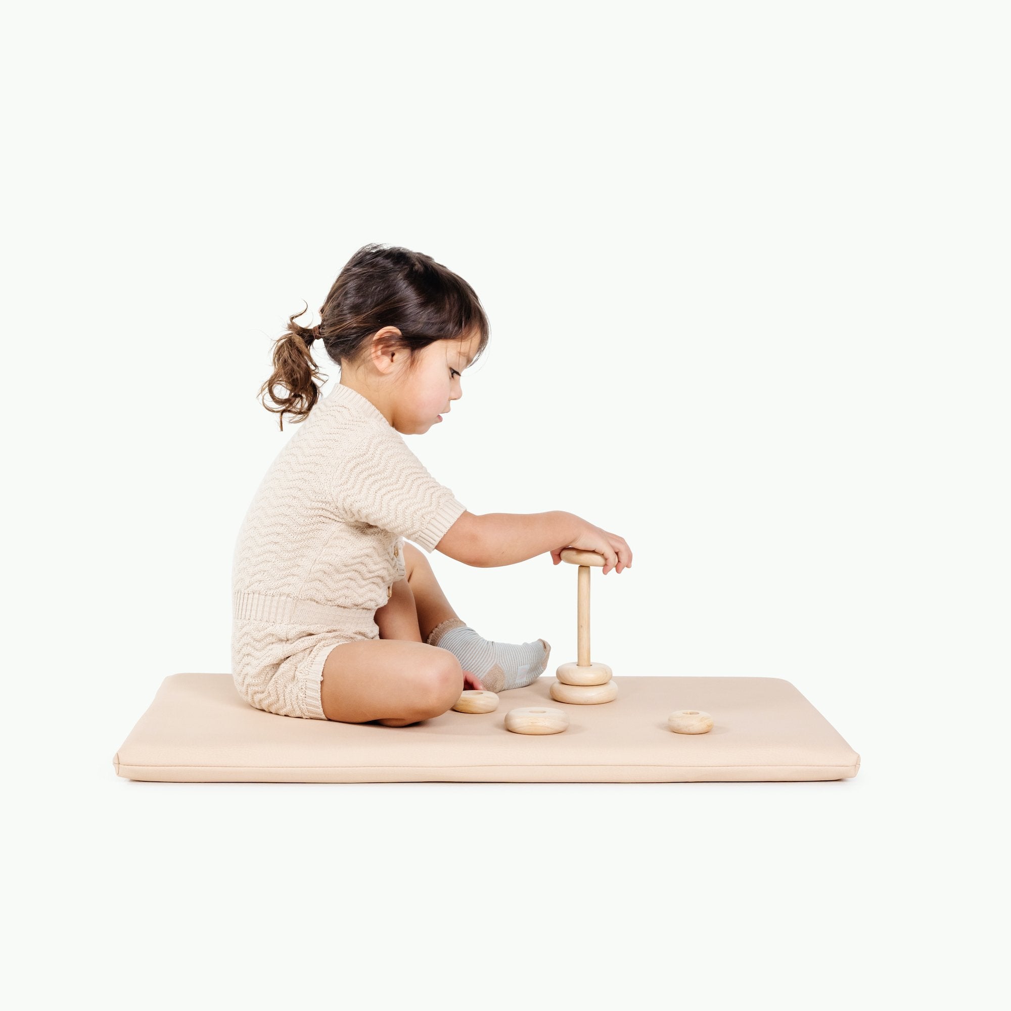 Pomelo@Kid playing on pomelo padded micro+