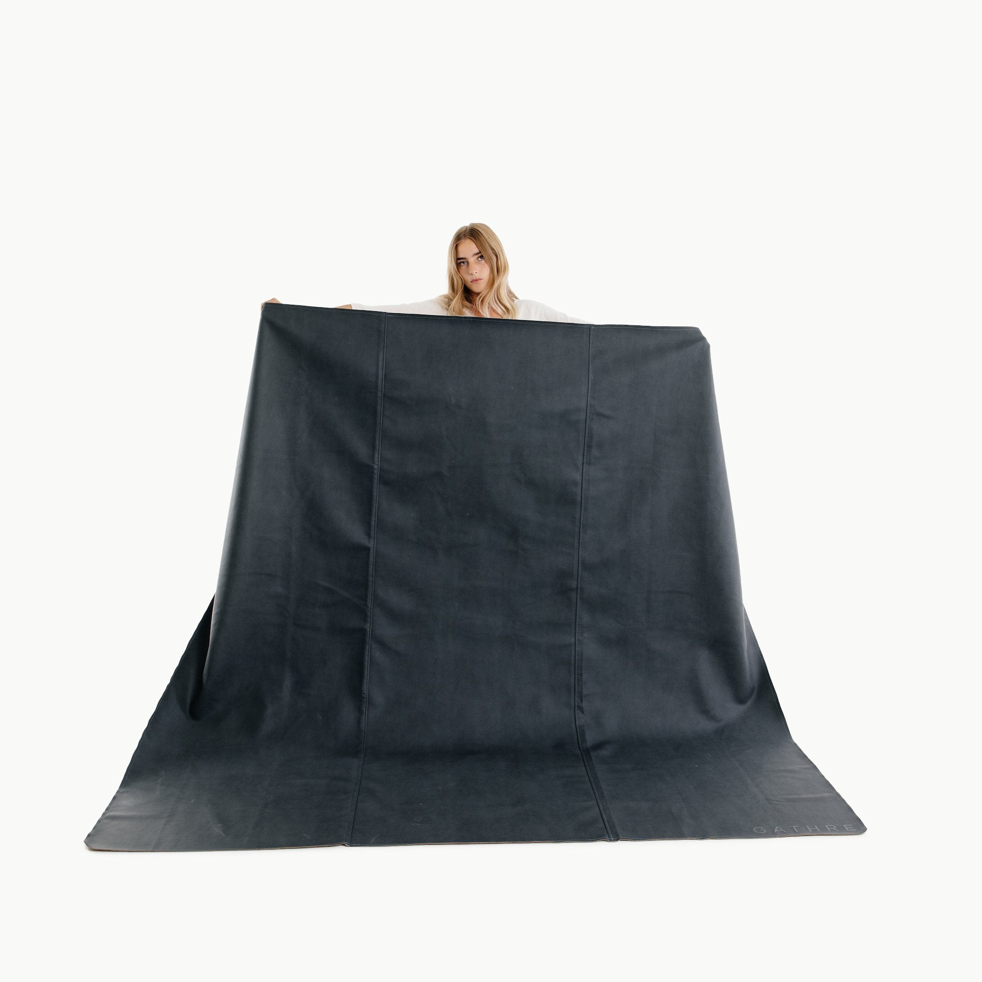 Raven / Square@Woman holding the Raven Maxi Square Mat