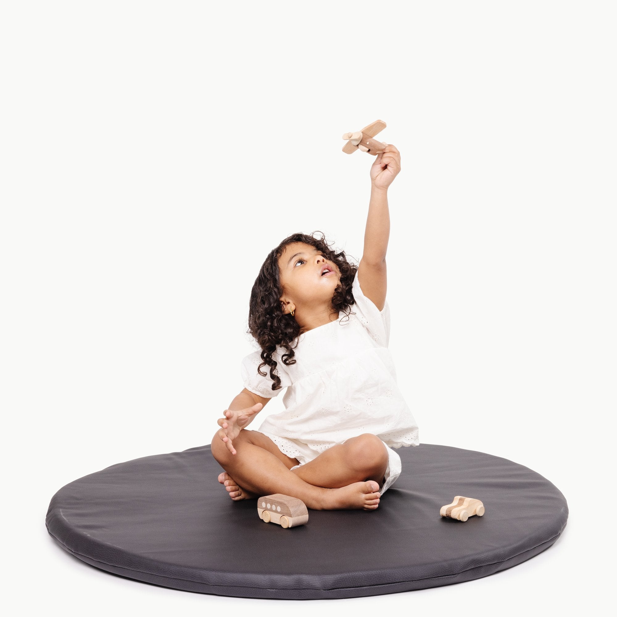 Raven (on sale) / Circle@Girl playing on Raven Padded Mini Circle