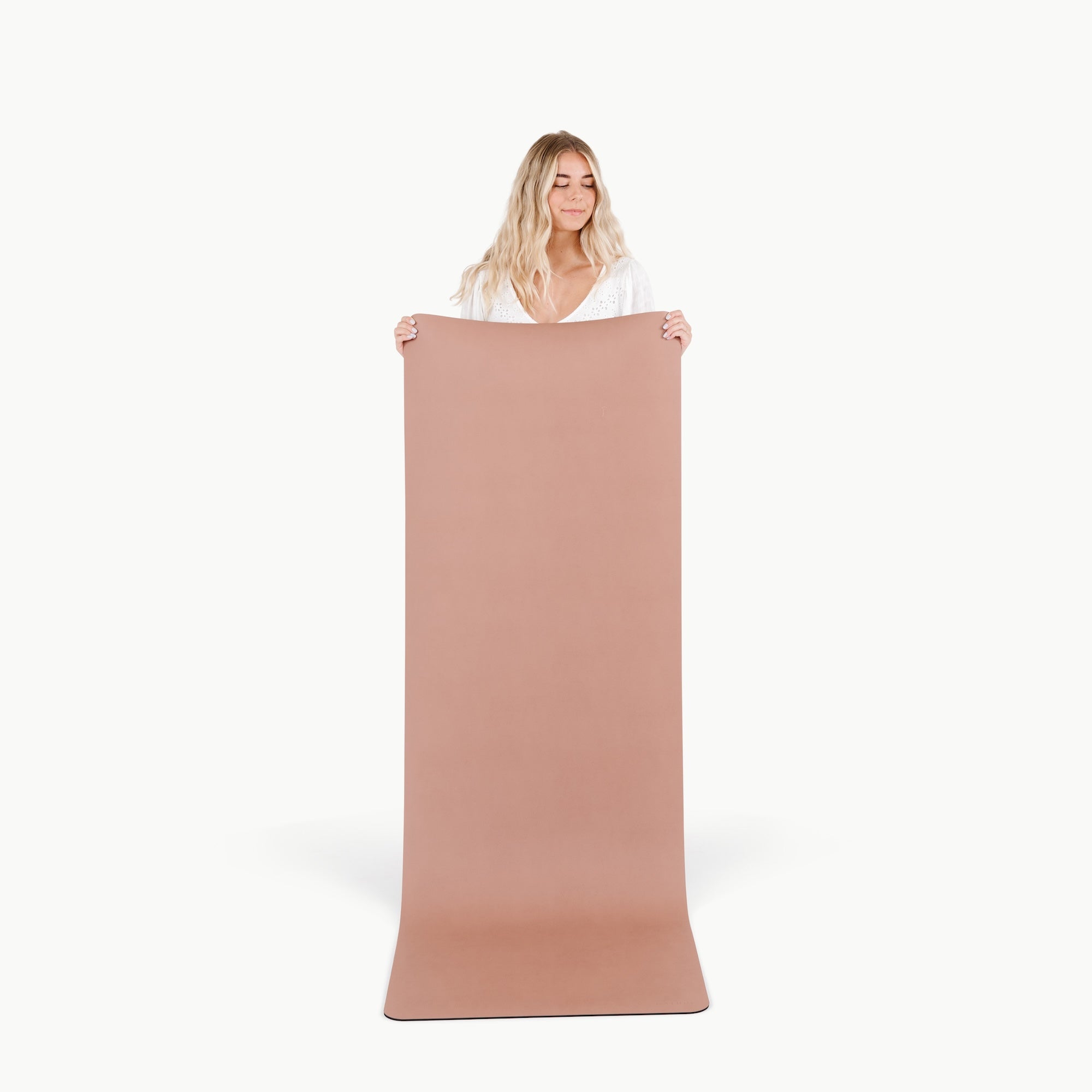 Sienna (on sale)@woman holding up the large home mat