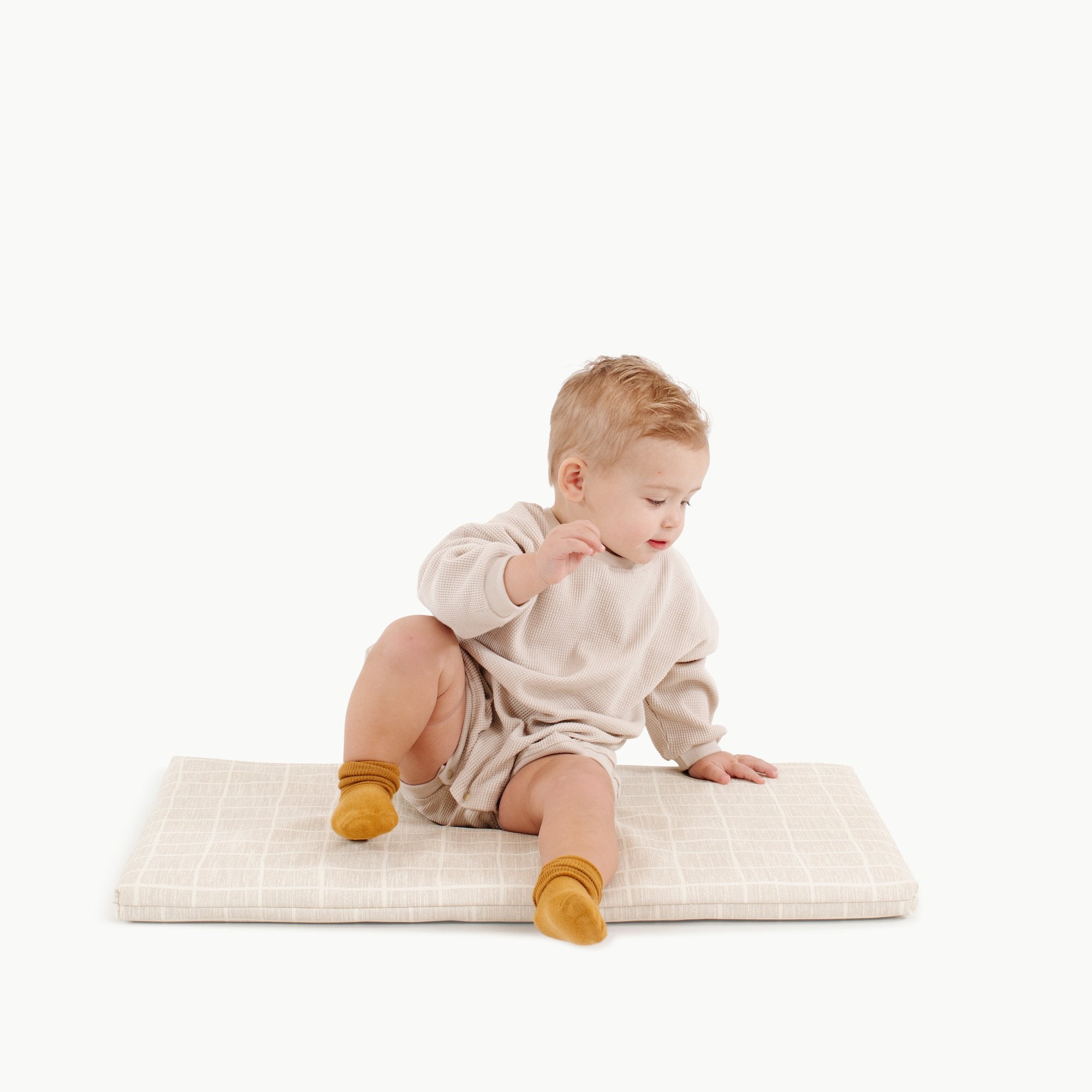Windowpane (on sale)@Kid sitting on the windowpane padded micro+