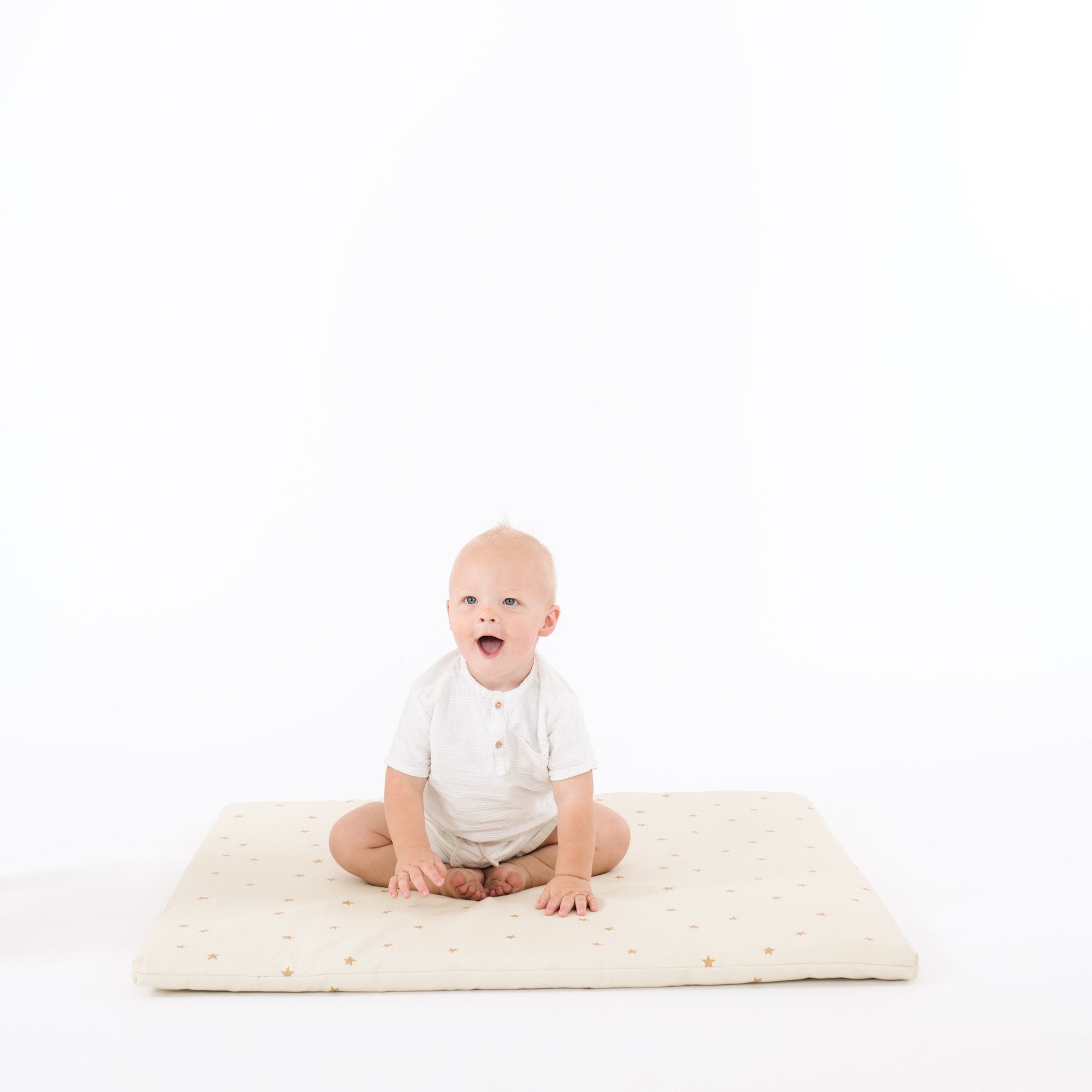 Stars (on sale) / Square@boy sitting on stars padded mini
