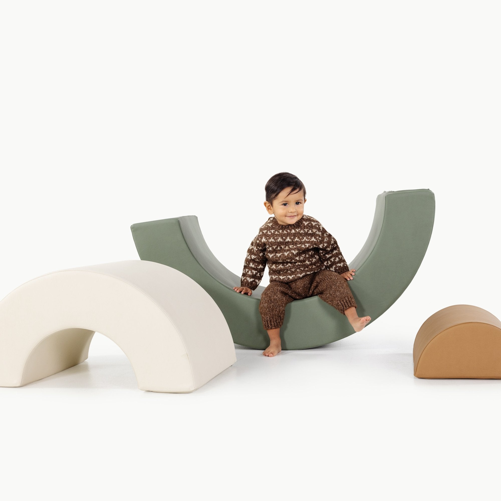 Thyme • Ivory • Camel@kid playing on the thyme arc playset