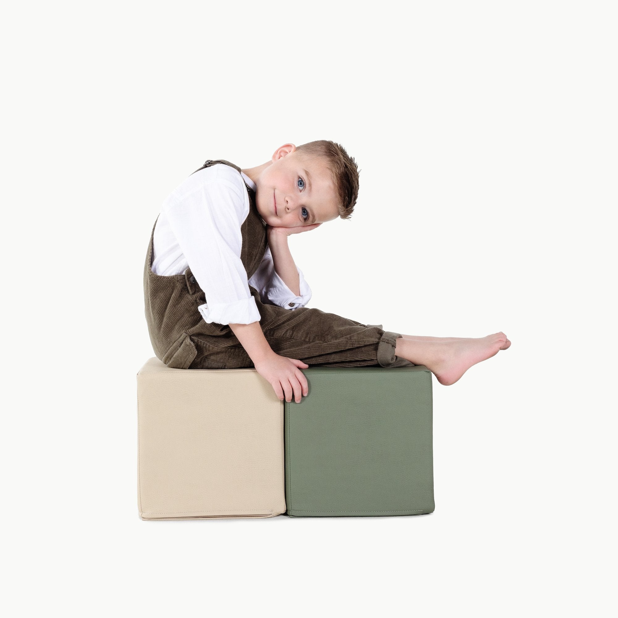 Thyme • Millet@Kid sitting on Thyme Cubes