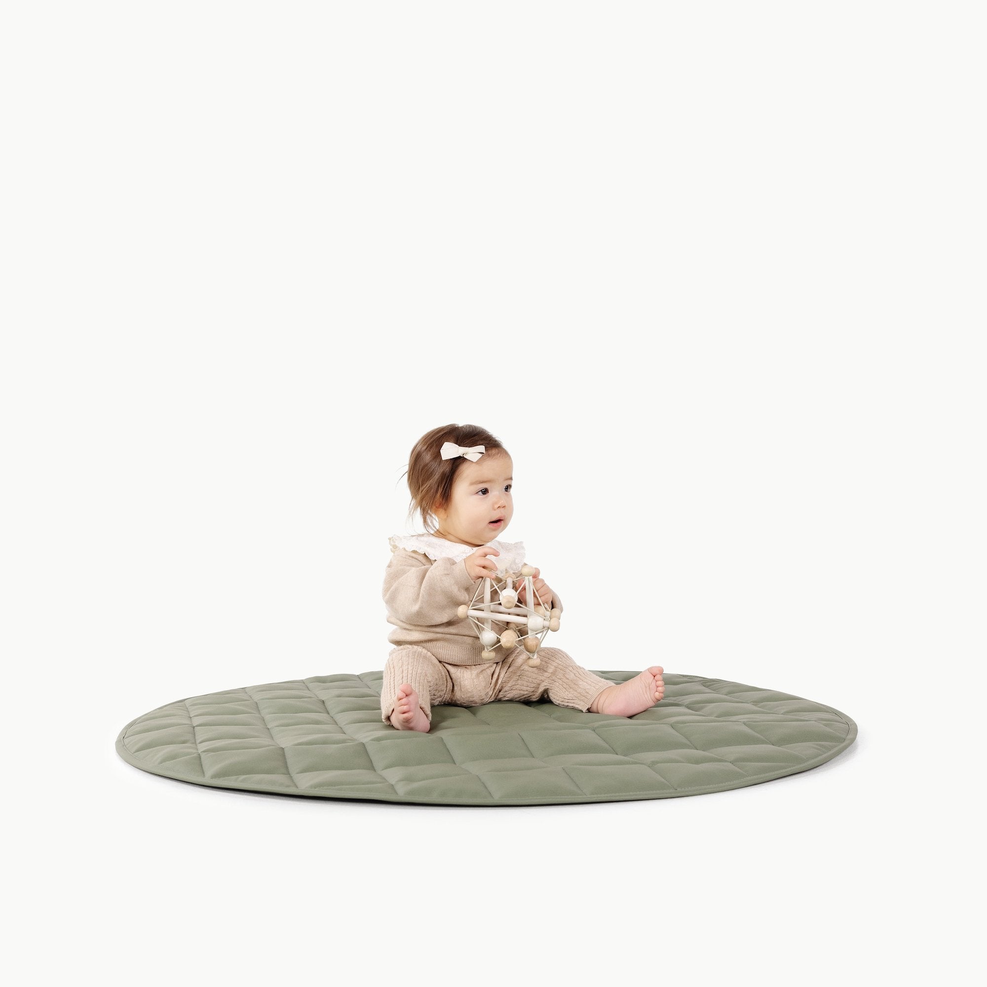 Thyme / Circle@Baby sitting on the Thyme Circle Quilted Mat