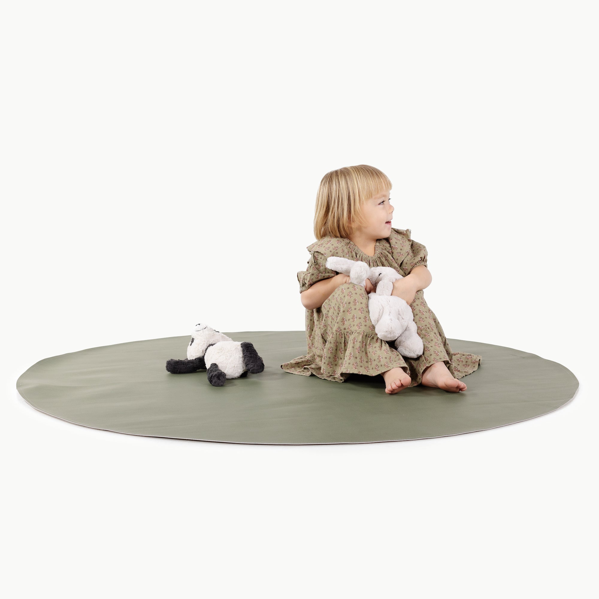 Thyme / Circle@Kid sitting on the Thyme Midi Circle Mat