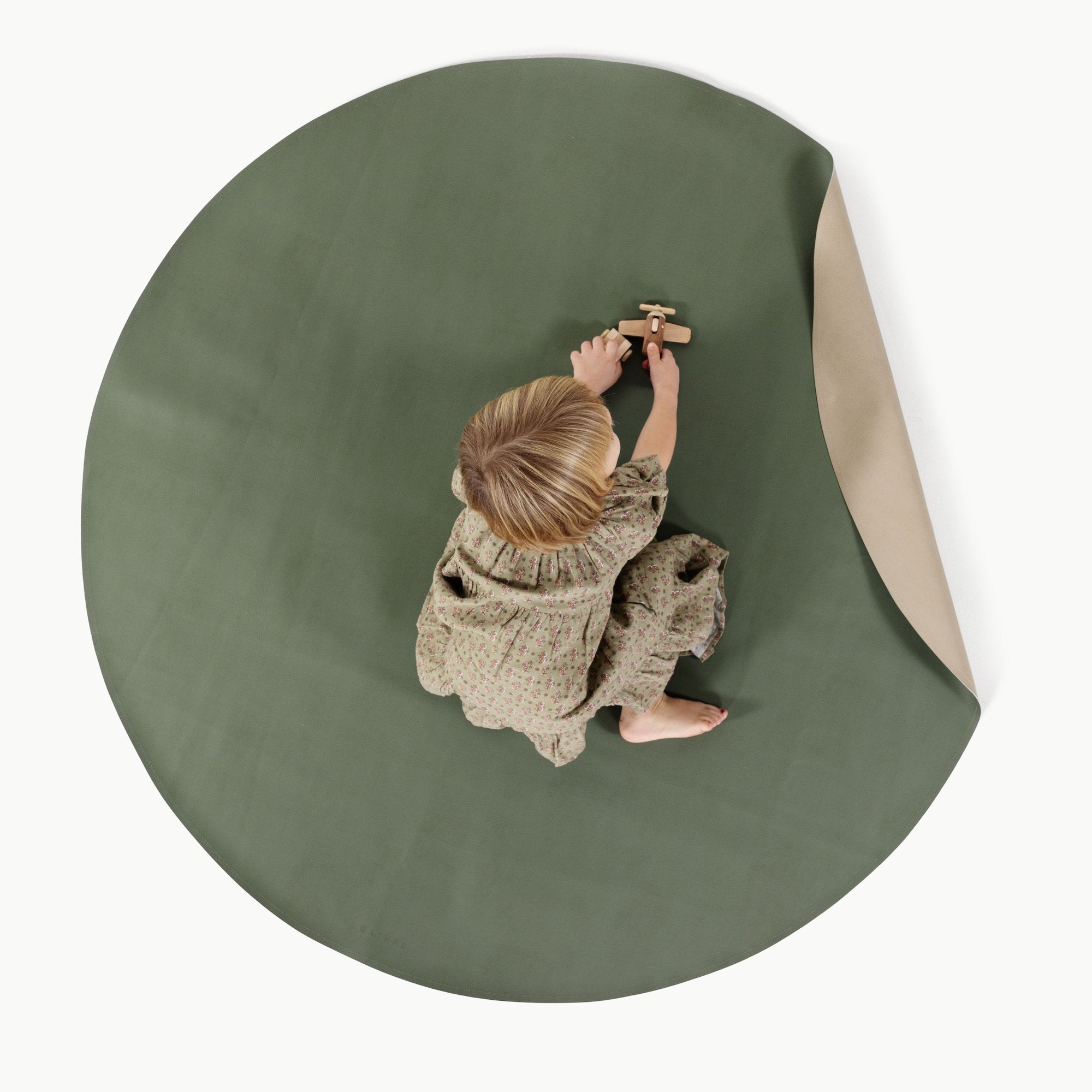 Thyme • Fog (on sale) / Circle@Overhead of kid playing on the Thyme/Fog Midi Circle Mat