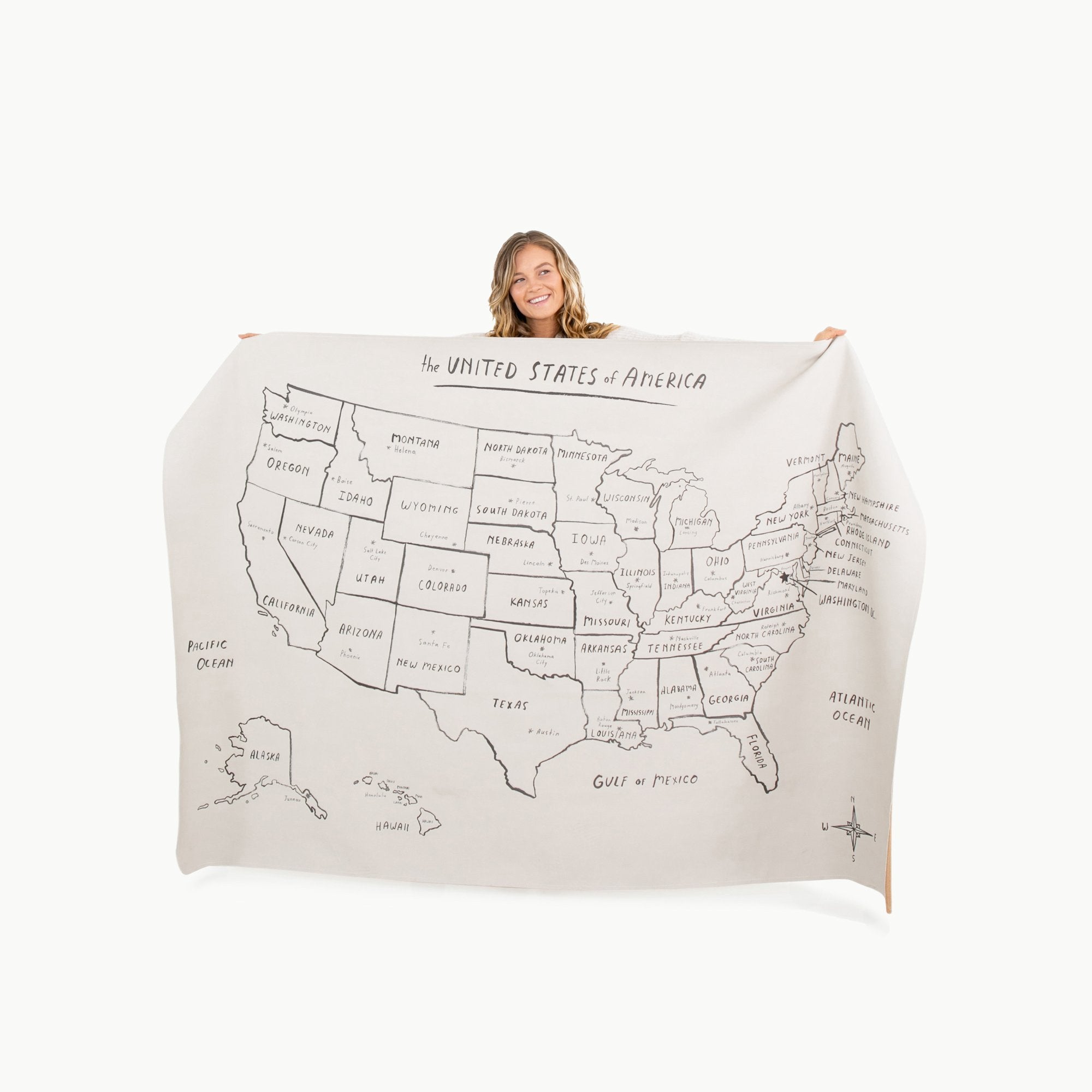 USA Map (on sale)@Woman holding the Midi+ USA Map