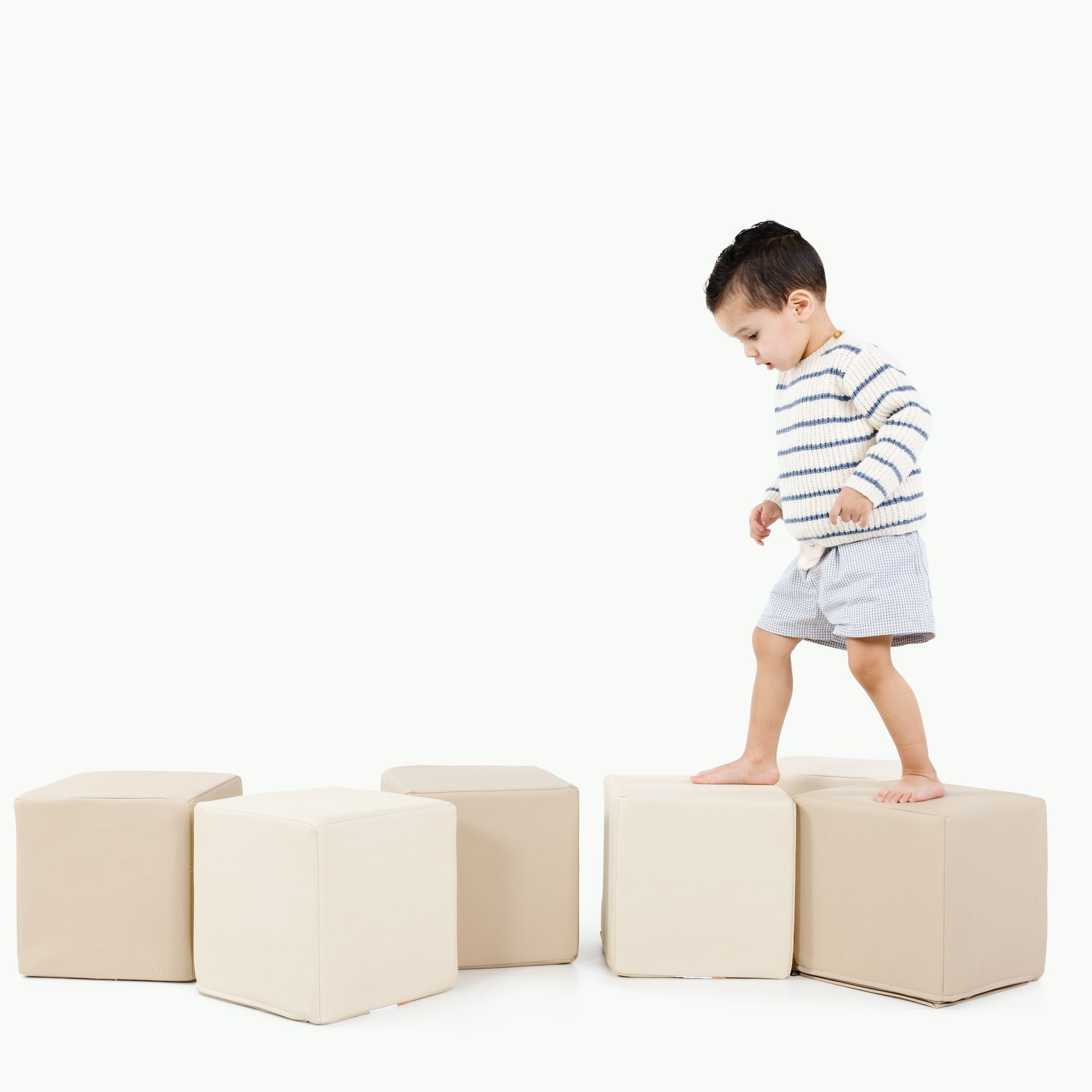 Wool (on sale)@Kids playing on Wool Cubes