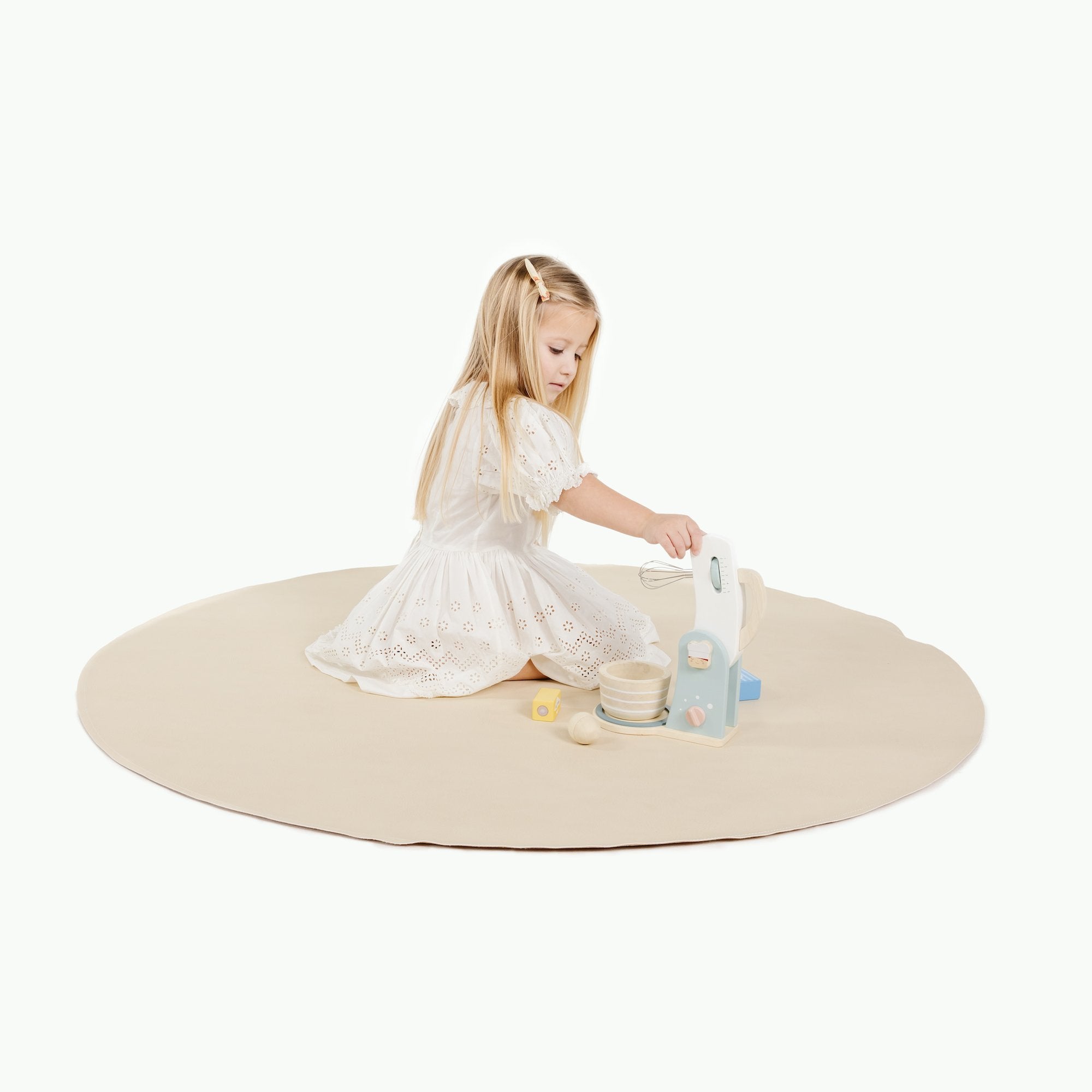 Wool (on sale) / Circle@Kid playing on the Wool Circle Midi Mat