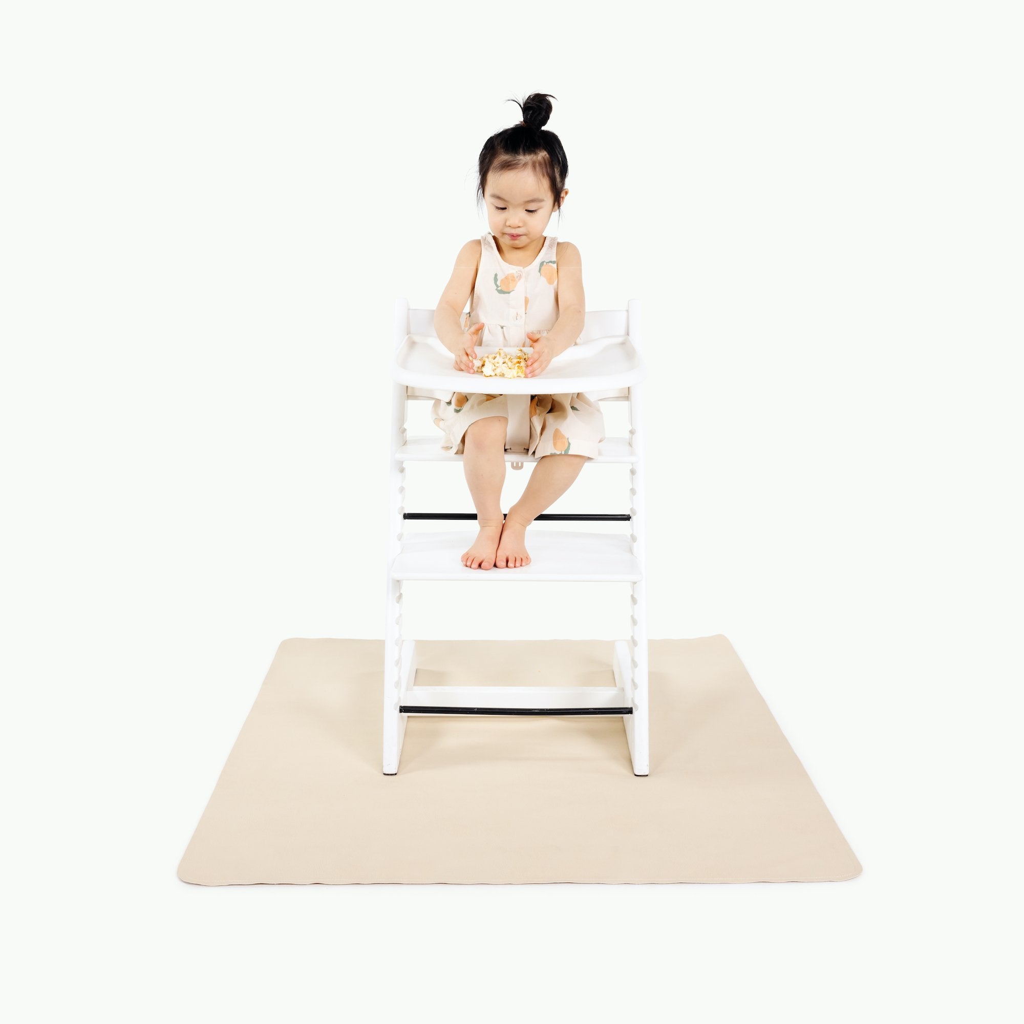 Wool (on sale)@Kid in highchair on the Wool Mini Mat