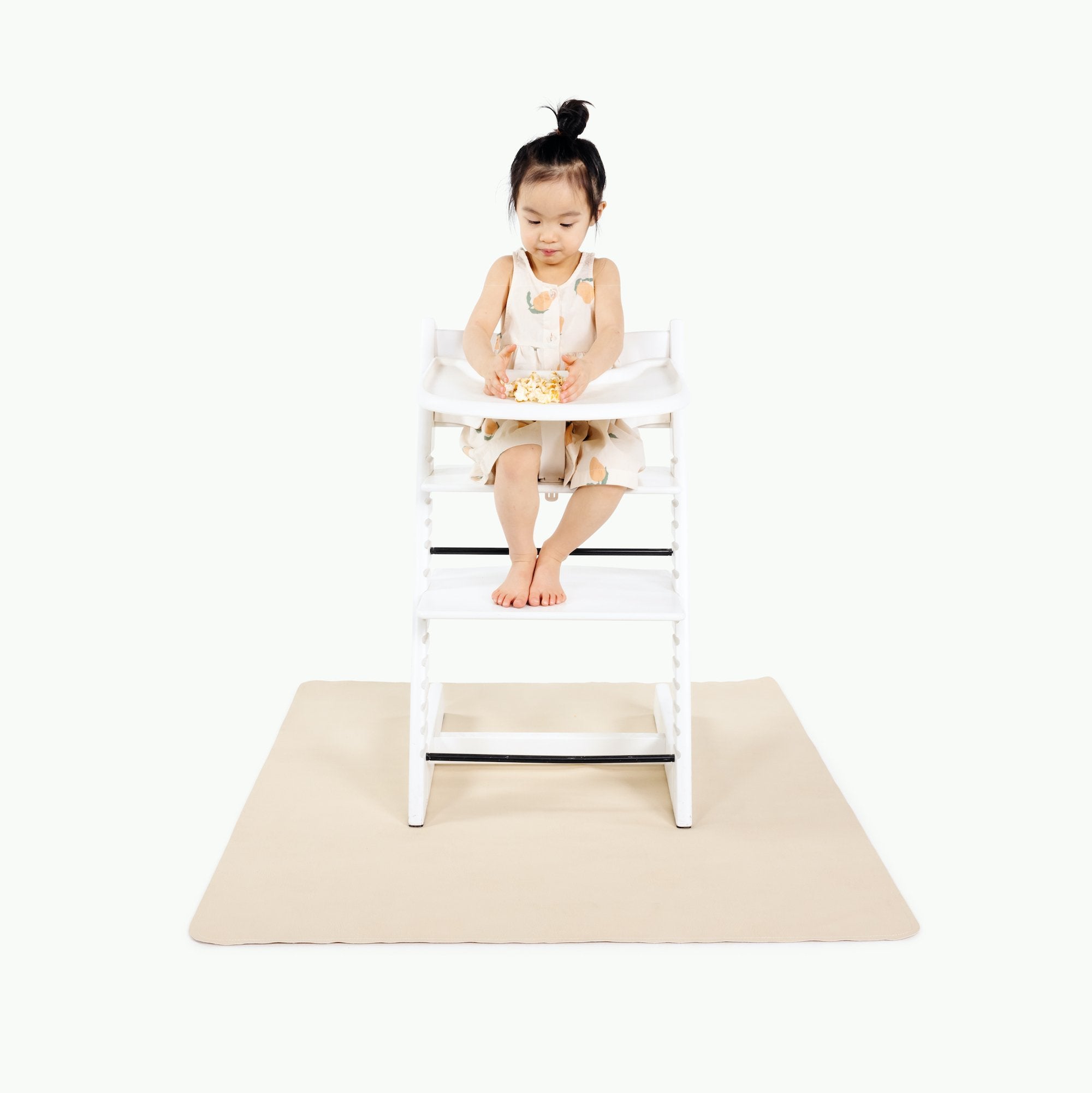 Wool (on sale)@Kid in highchair on the Wool Mini Mat