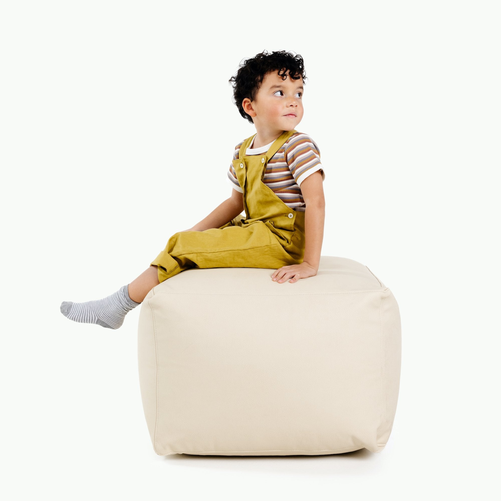 Wool (on sale)@Kid sitting on the Wool Square Pouf