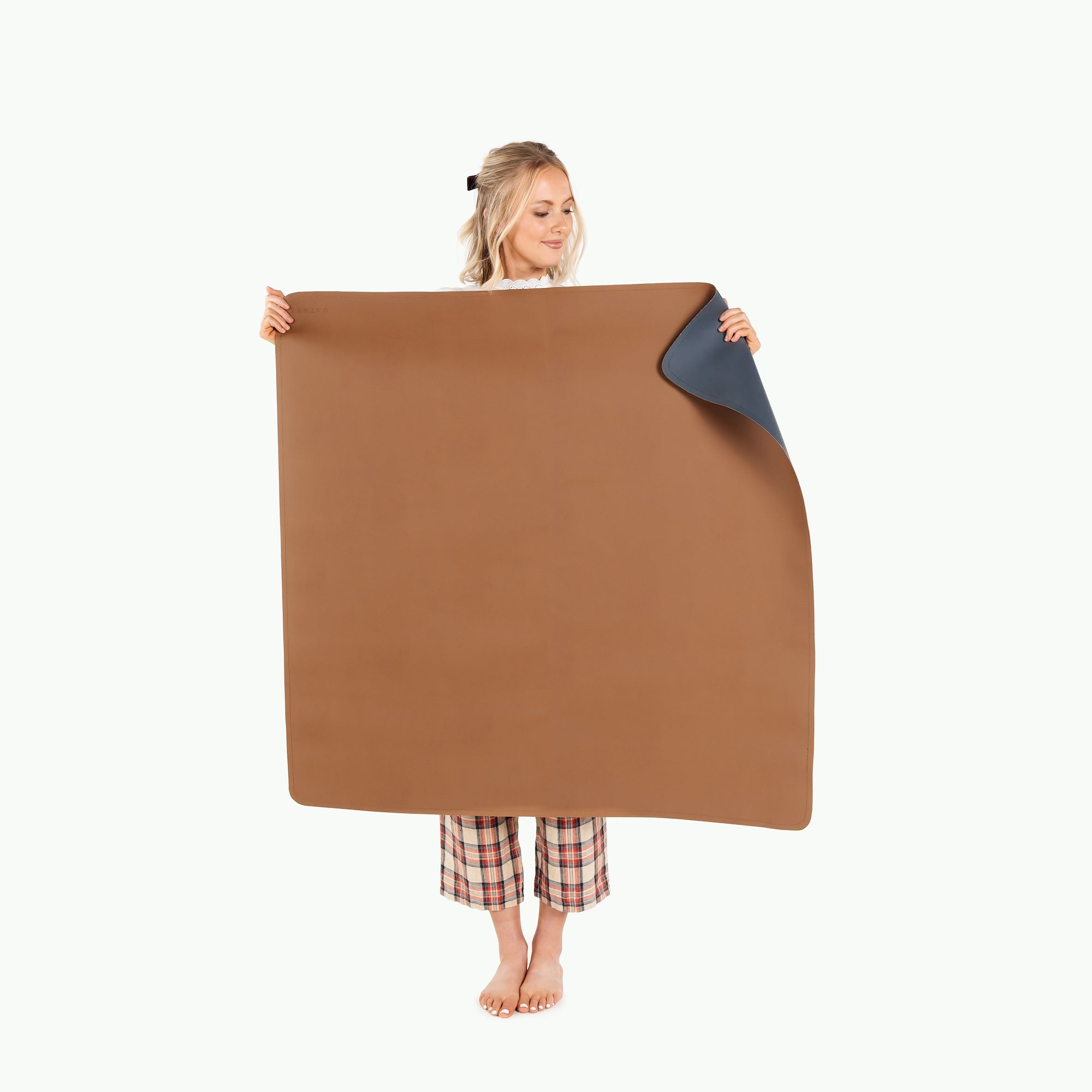 Baltic/Cedar (on sale)@woman holding the baltic/cedar mini