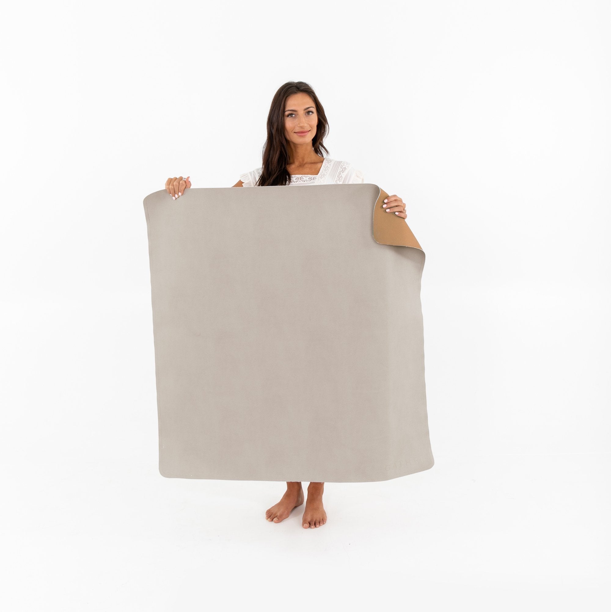 Fog • Camel (on sale)@woman holding mini mat