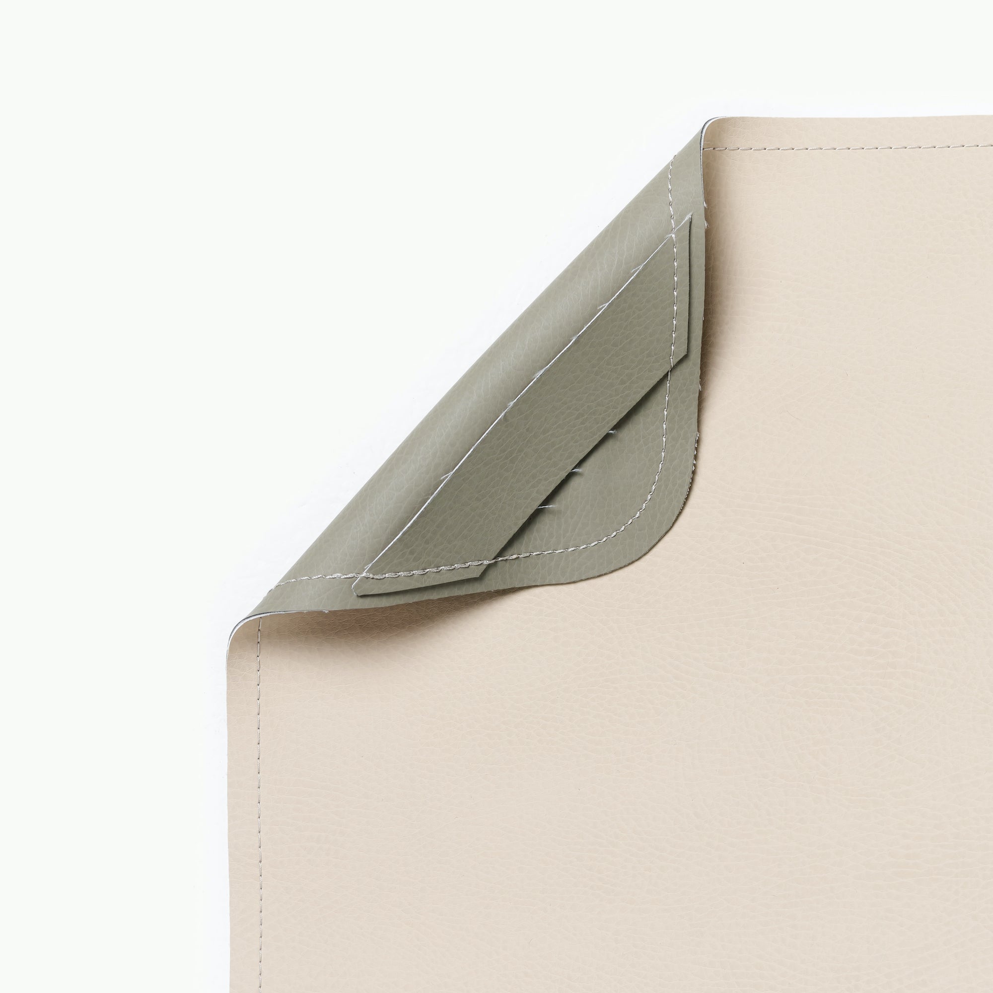 Grove/Millet (on sale) / Square@hanging tab on the grove/millet double sided midi mat