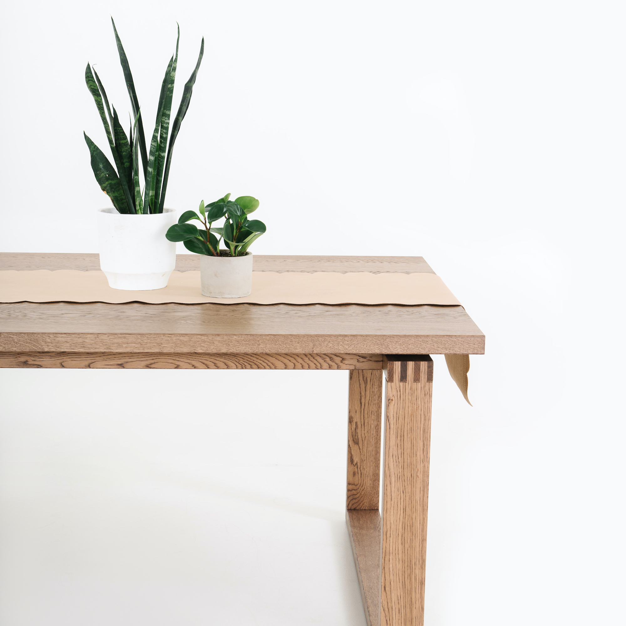 Untanned Scallop (on sale)@Untanned Scallop Table Runner on table