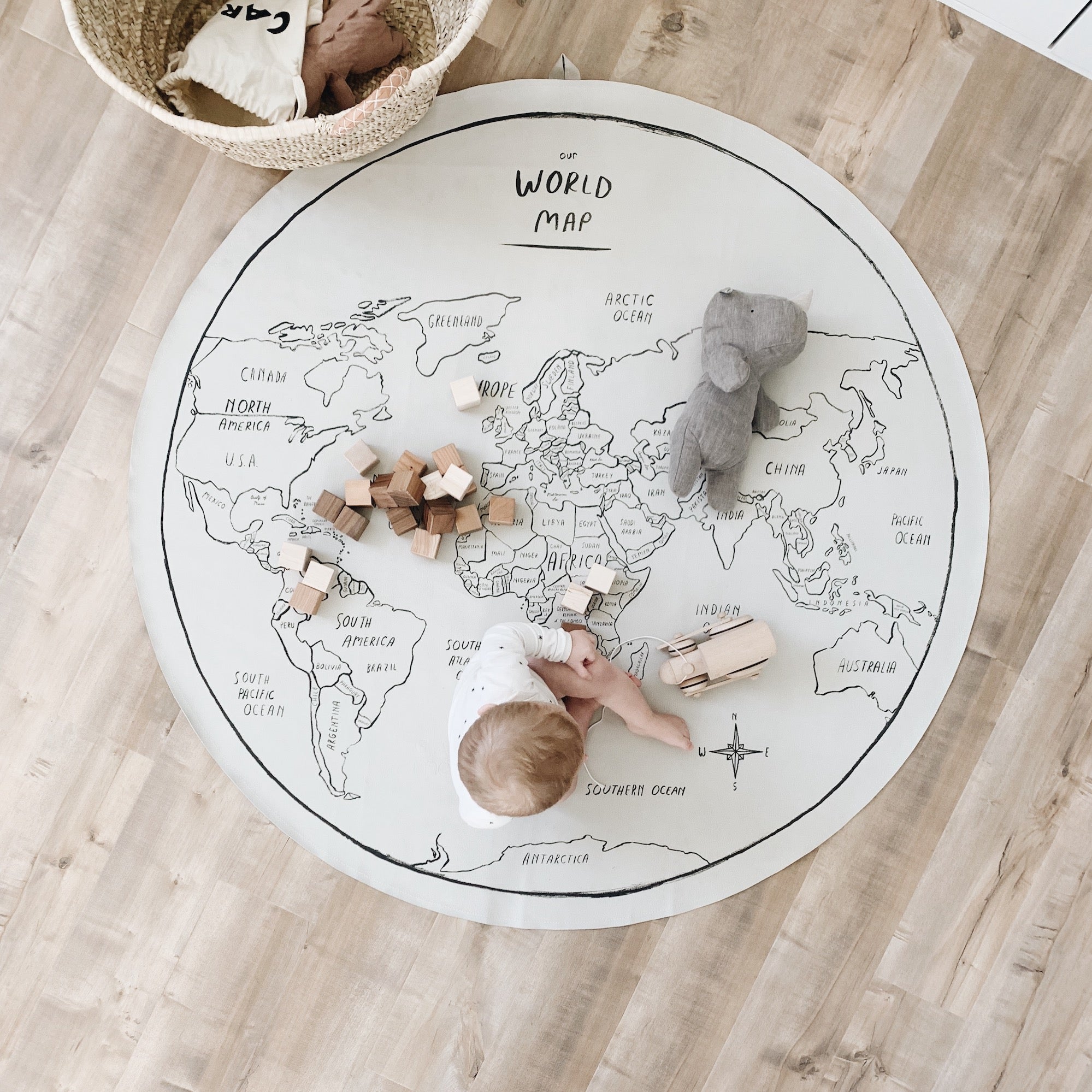 World Map / Circle