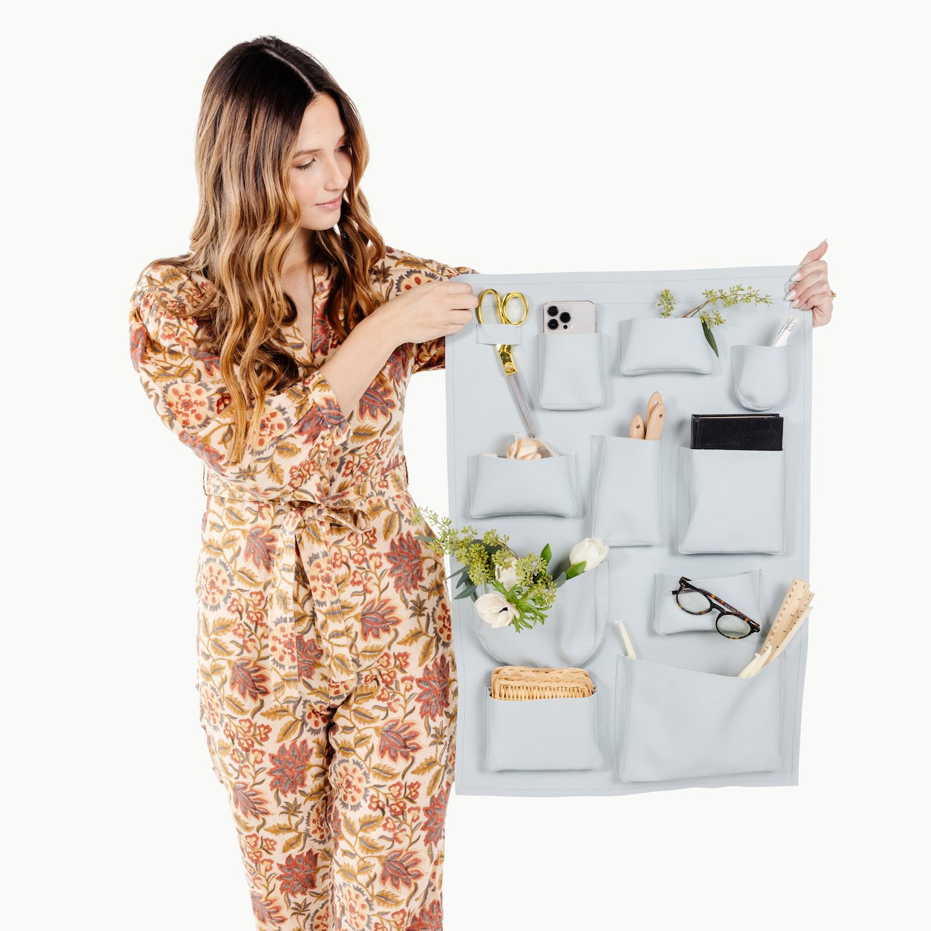 Dawn (on sale)@Woman holding Dawn Wall Tidy