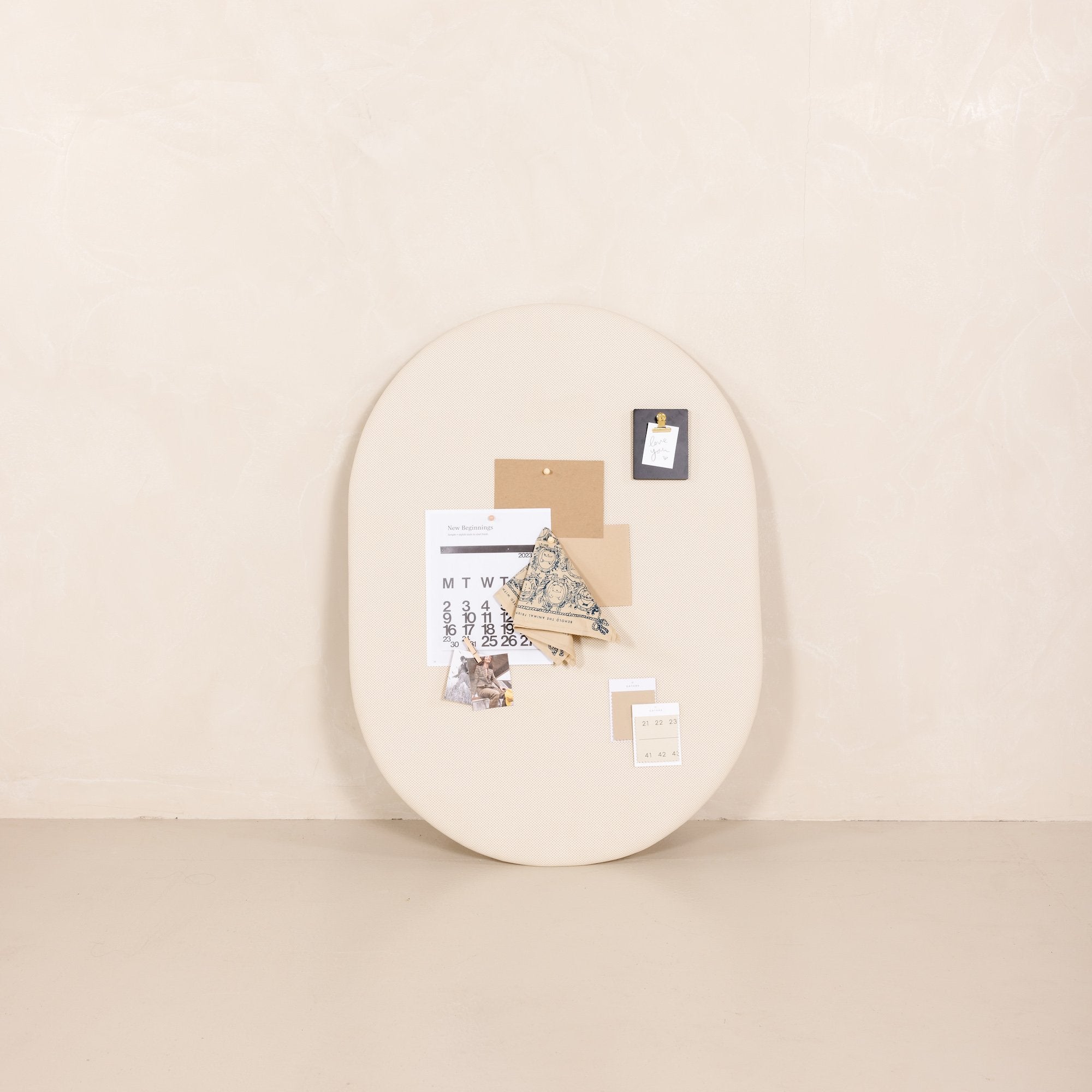 Ivory@Items pinned to Ivory Pinboard leaning against the wall