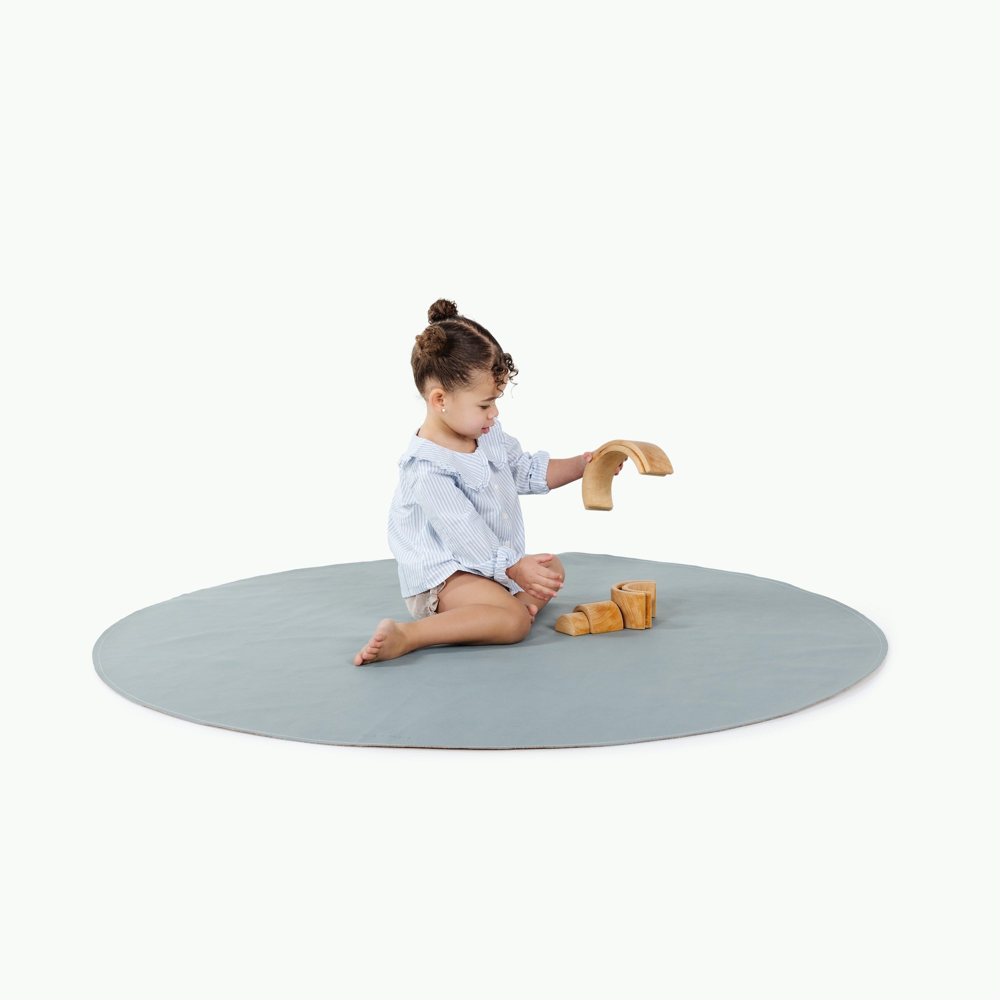 Amalfi (on sale) / Circle@girl playing on mat