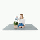Amalfi / Square@girl playing on mat