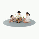 Amalfi / Circle@girls sitting on mat