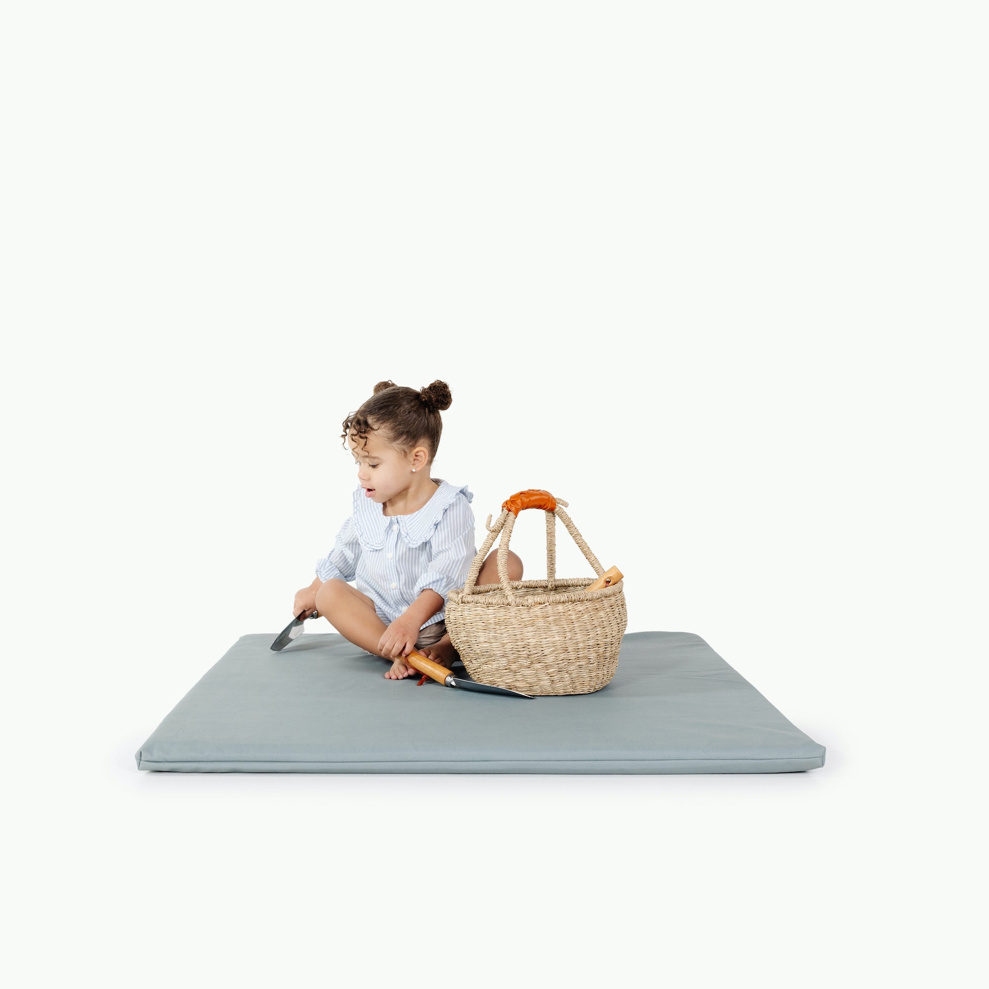 Amalfi / Square@little girl playing on padded mat