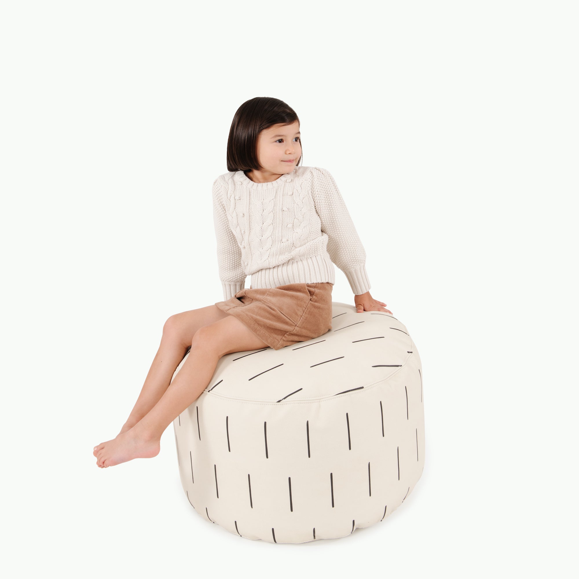 Blanc Dash (on sale)@little girl sitting on pouf