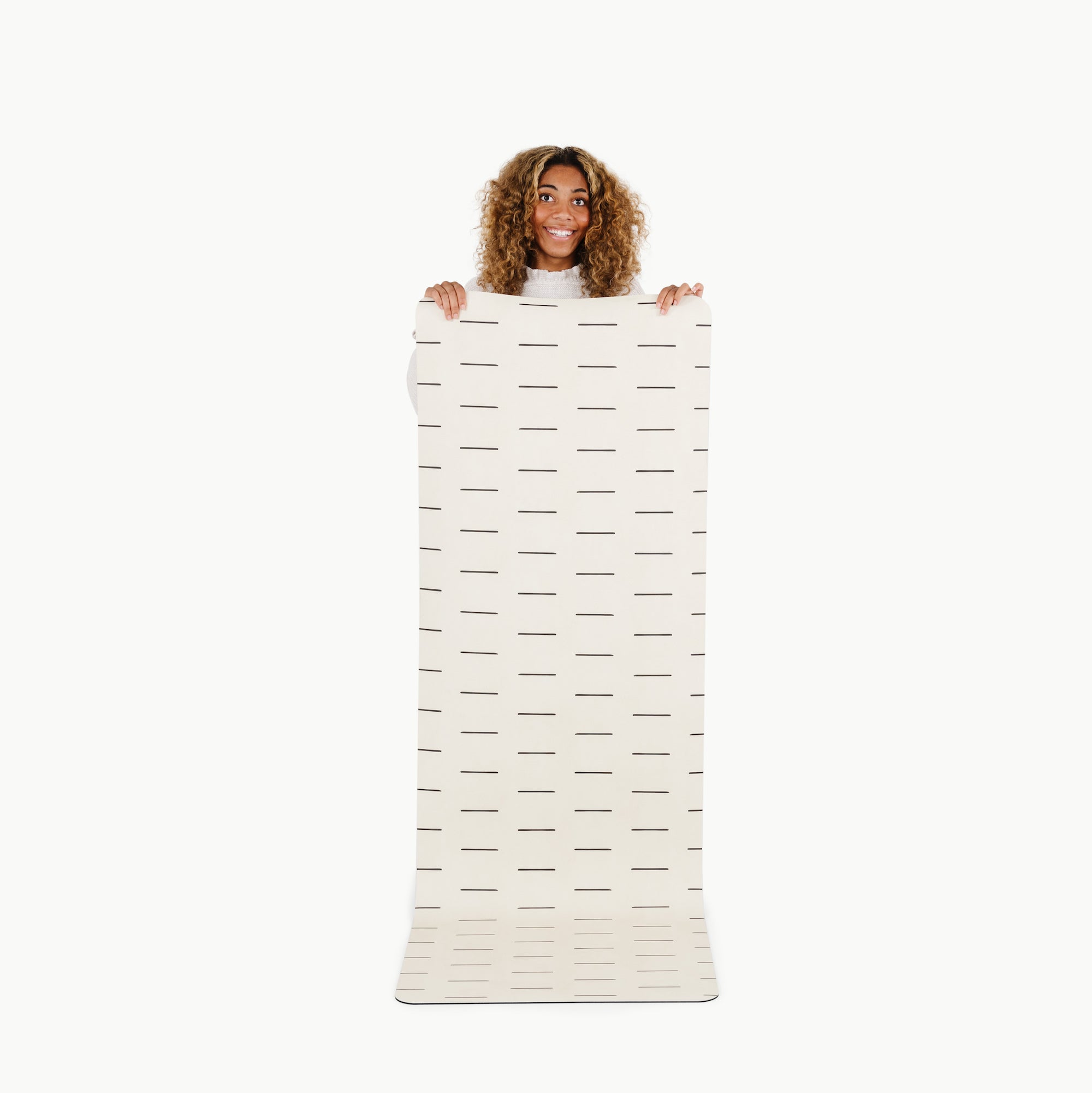 Blanc Dash (on sale)@Woman holding the large blanc dash home mat