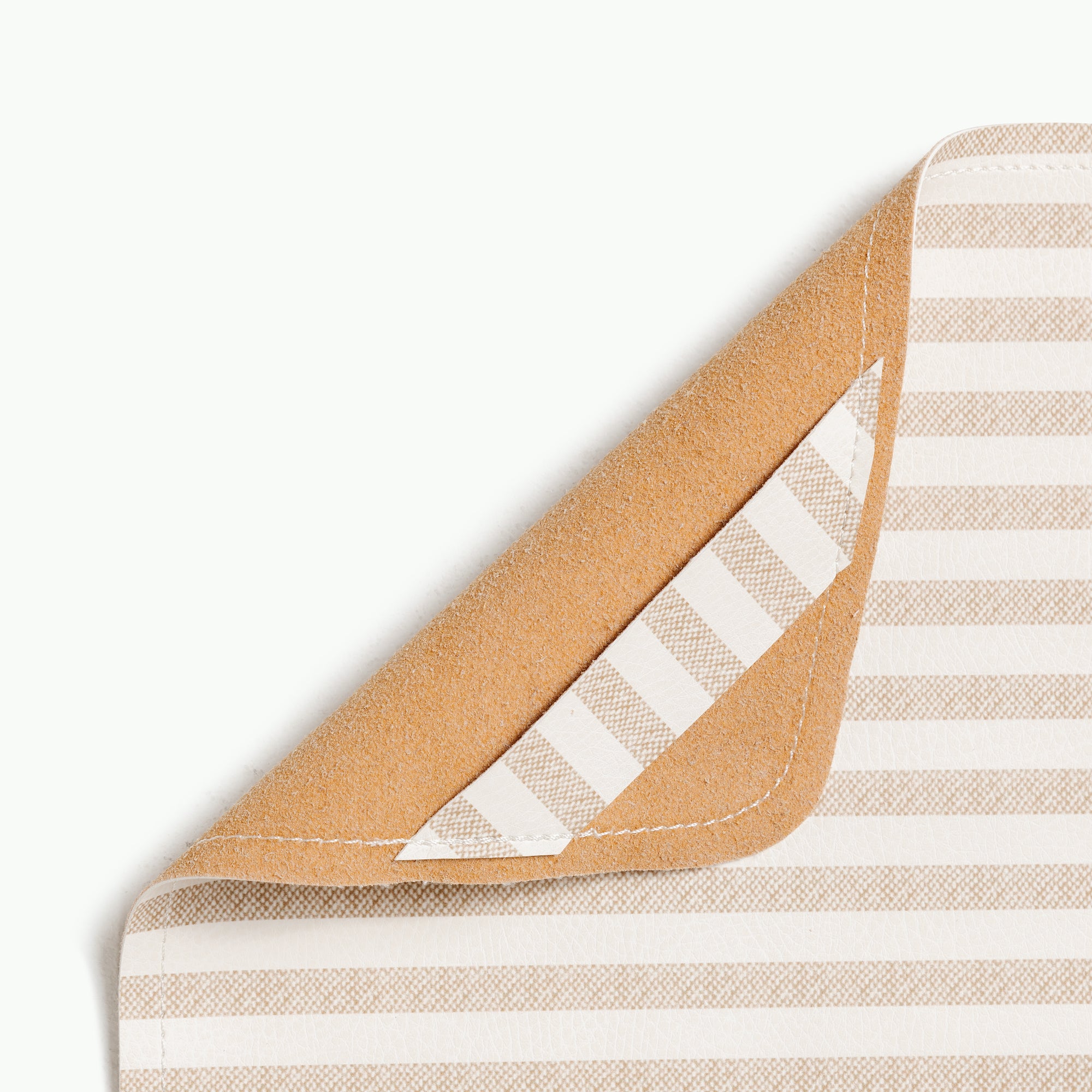 Cafe Stripe@hanging tab on the cafe stripe midi mat