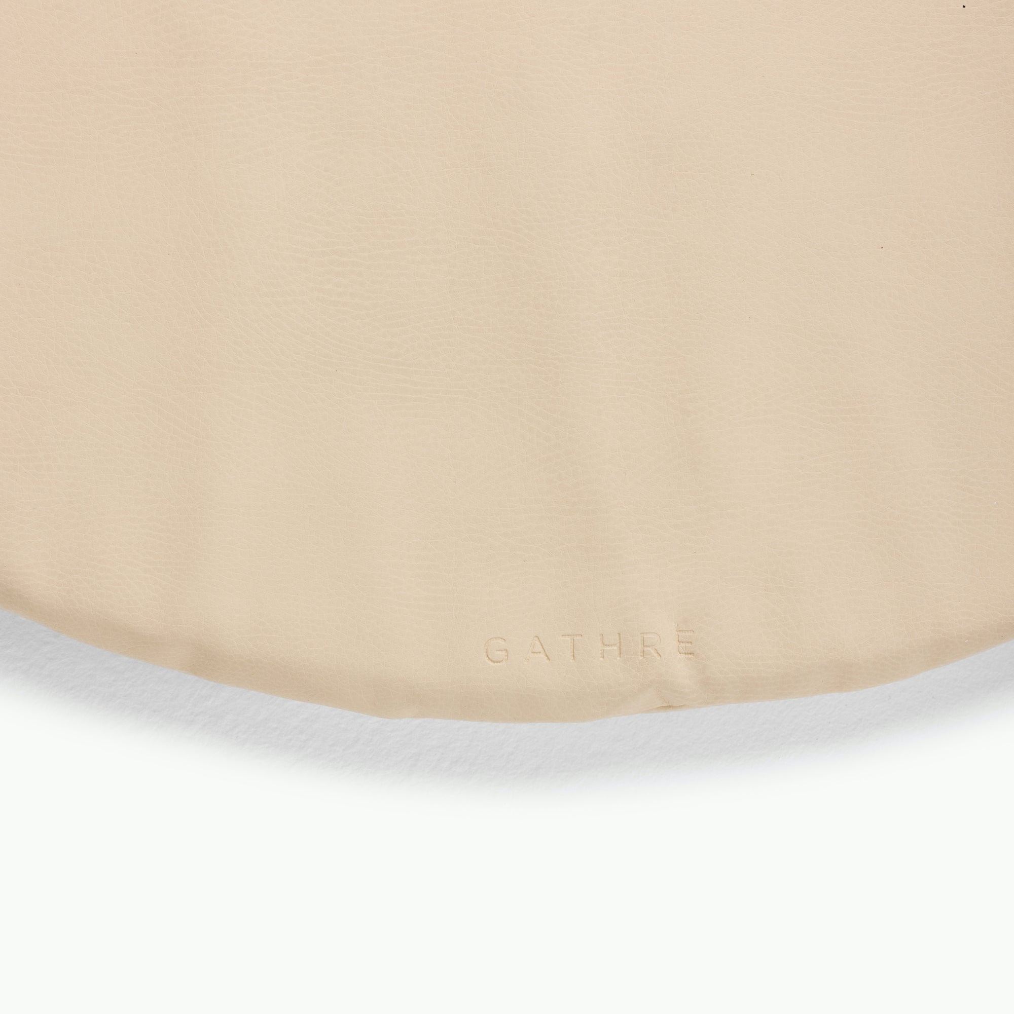 Créme / Circle@deboss detail of padded mat
