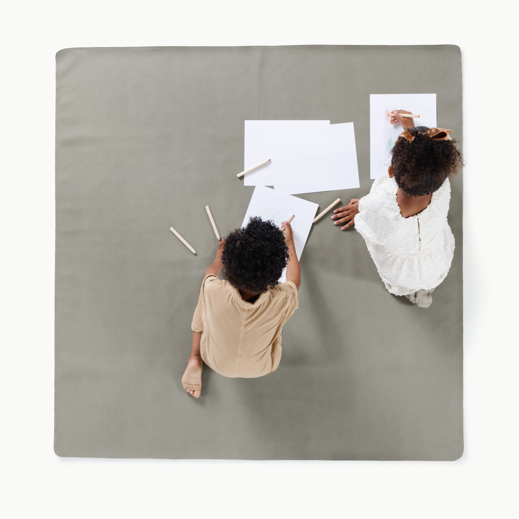 Fern (on sale) / Square@overhead of kids on fern midi