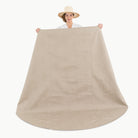 Fog (on sale) / Circle@woman holding up the fog circle maxi mat